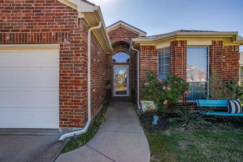 1209 Spanish Moss Drive Burleson TX 76028