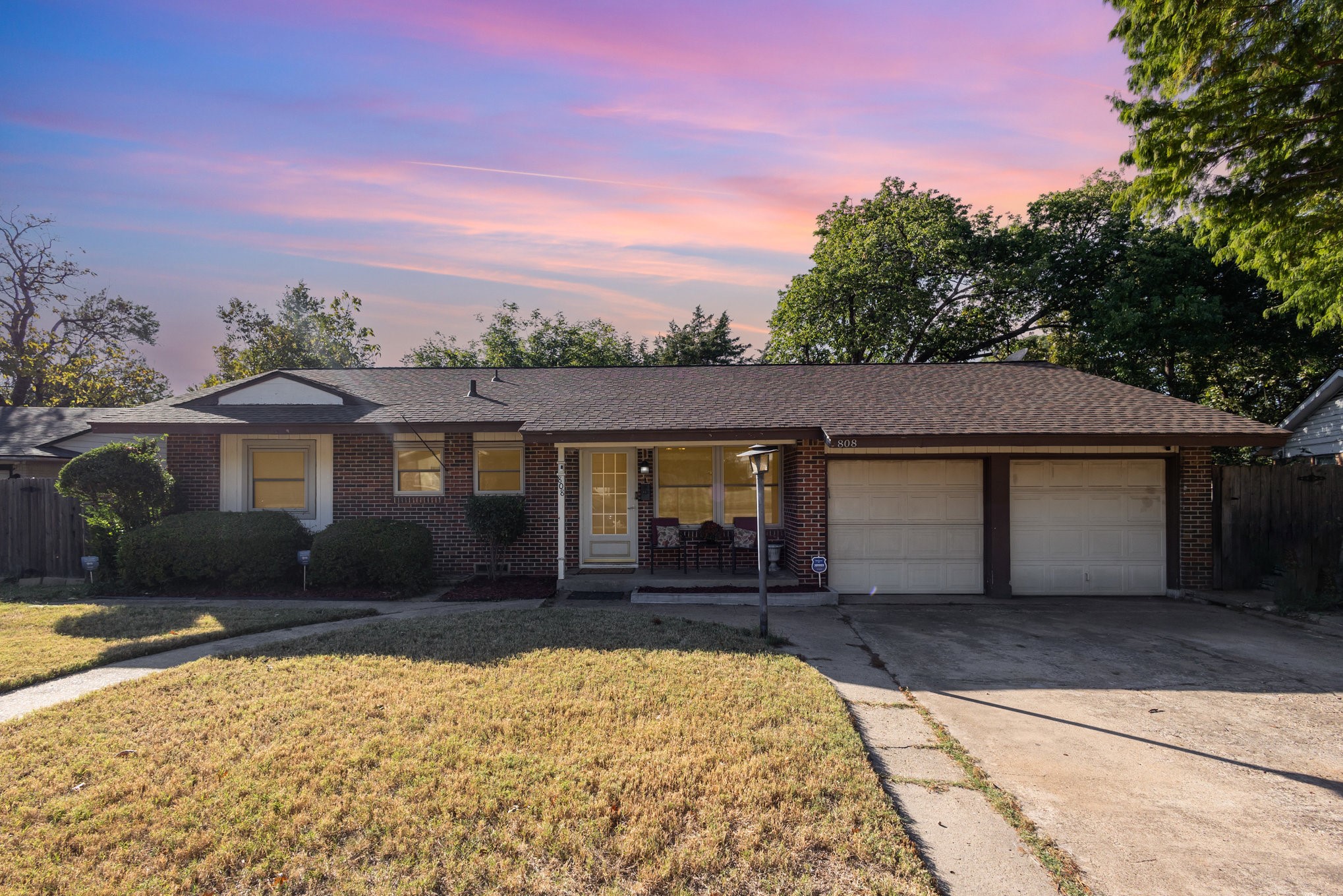808 Ravenwood Drive Arlington TX 76013