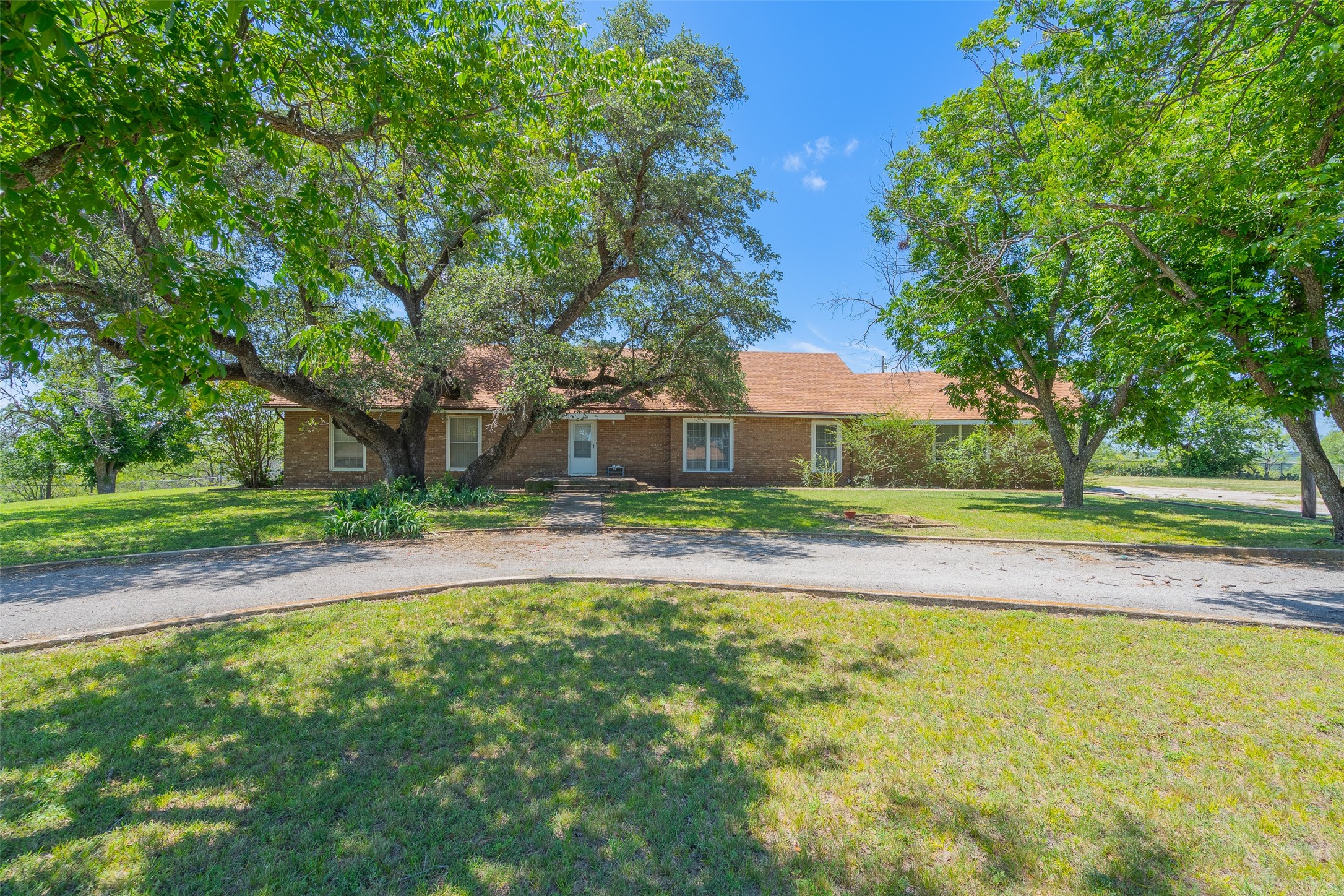 908 W Barnes Avenue Comanche TX 76442