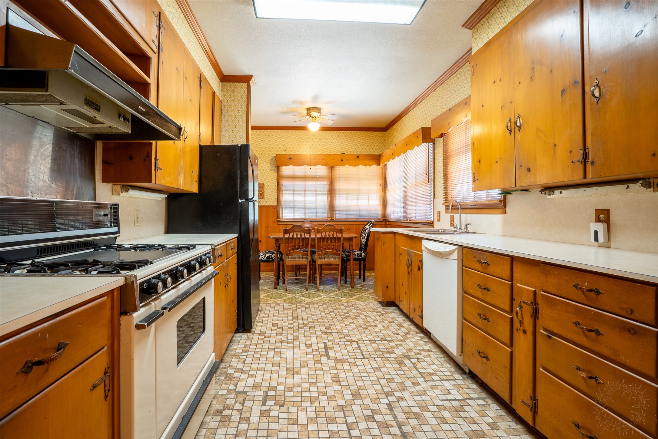 908 W Barnes Avenue Comanche TX 76442