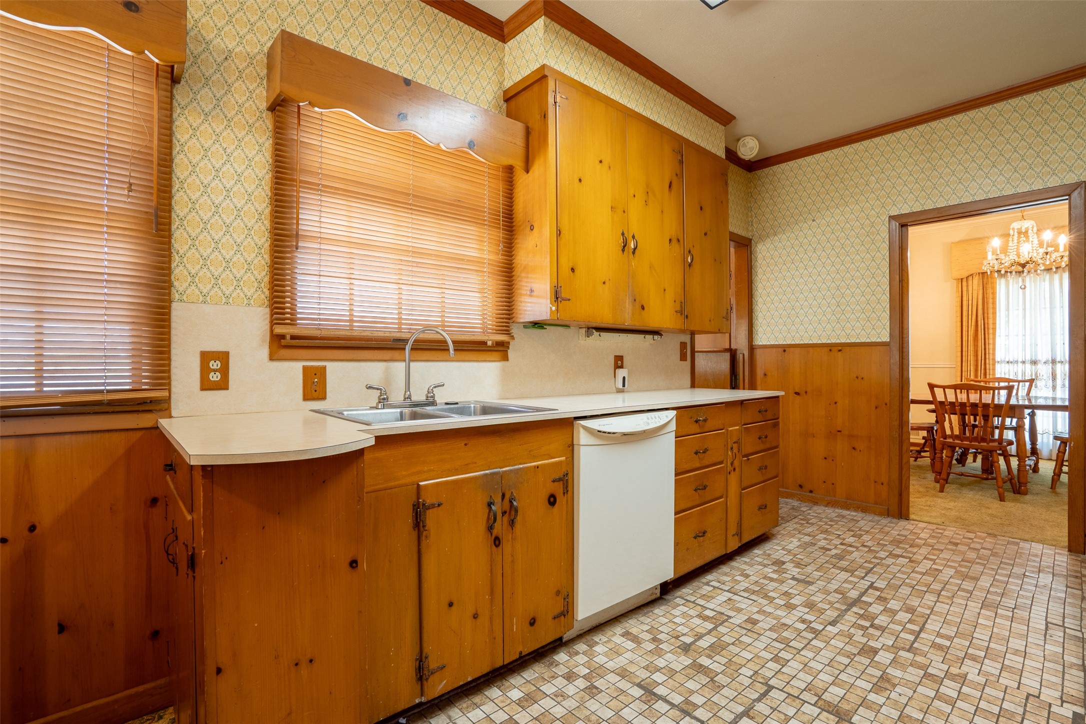 908 W Barnes Avenue Comanche TX 76442