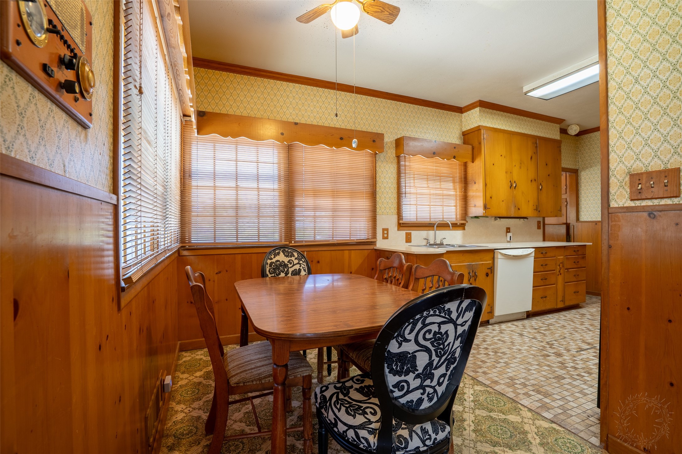 908 W Barnes Avenue Comanche TX 76442