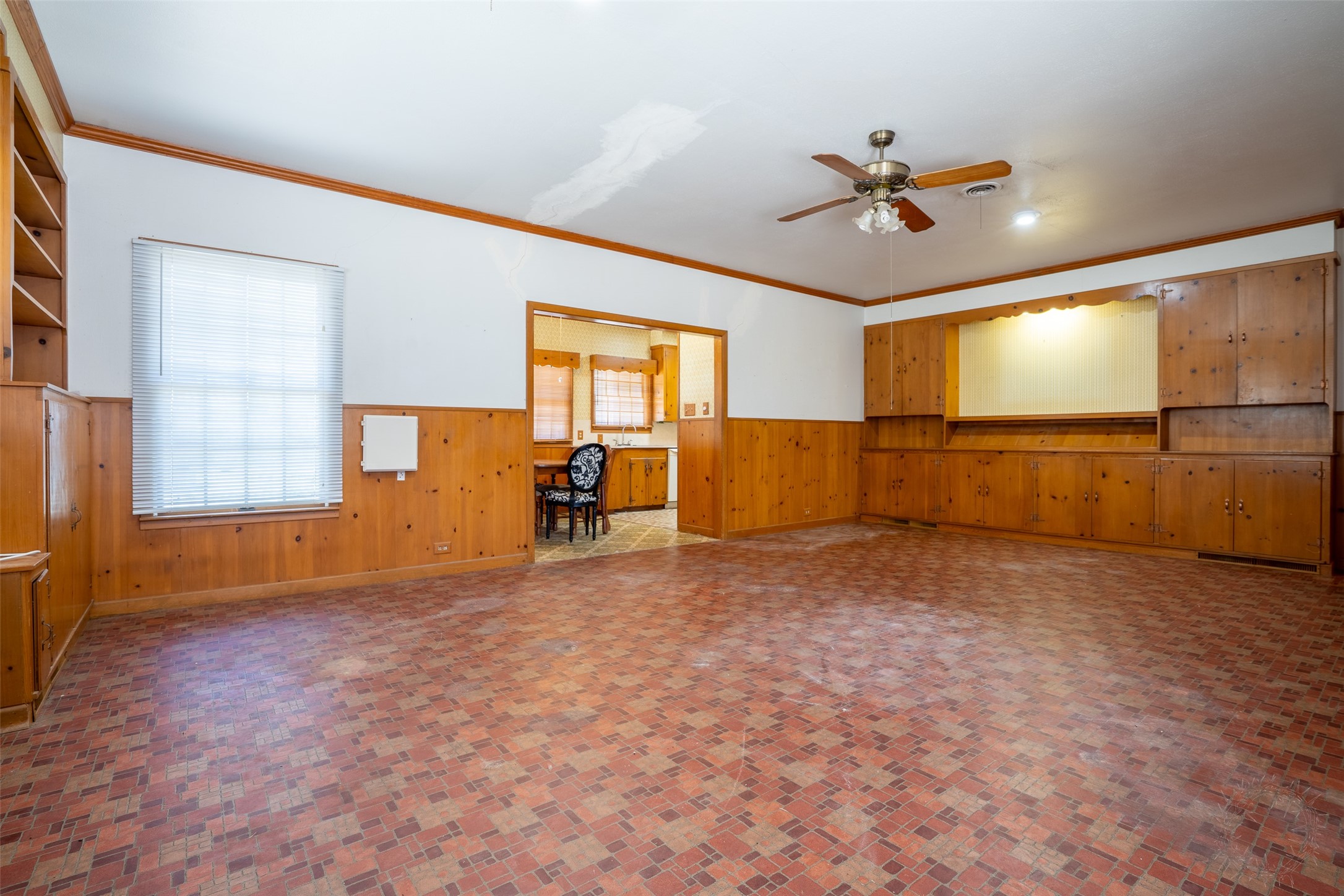 908 W Barnes Avenue Comanche TX 76442