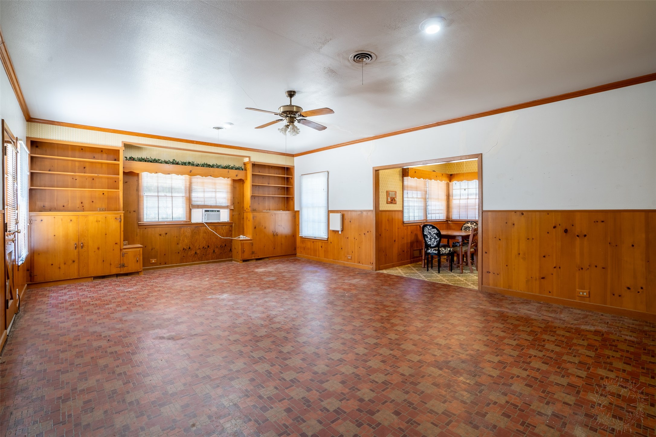 908 W Barnes Avenue Comanche TX 76442