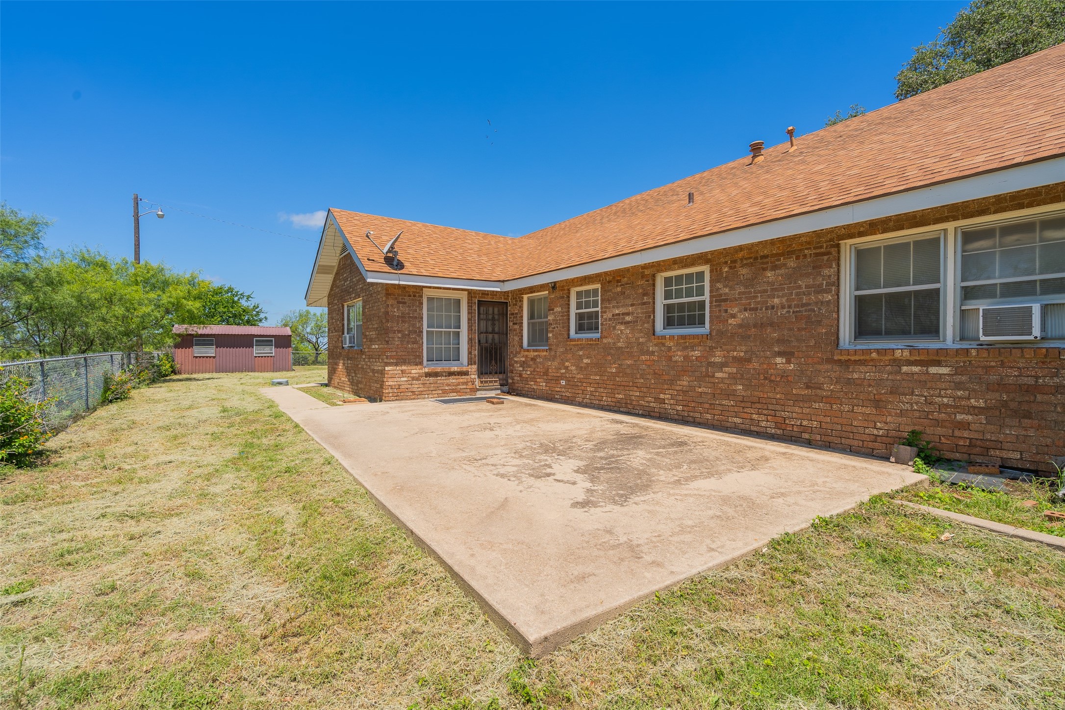908 W Barnes Avenue Comanche TX 76442