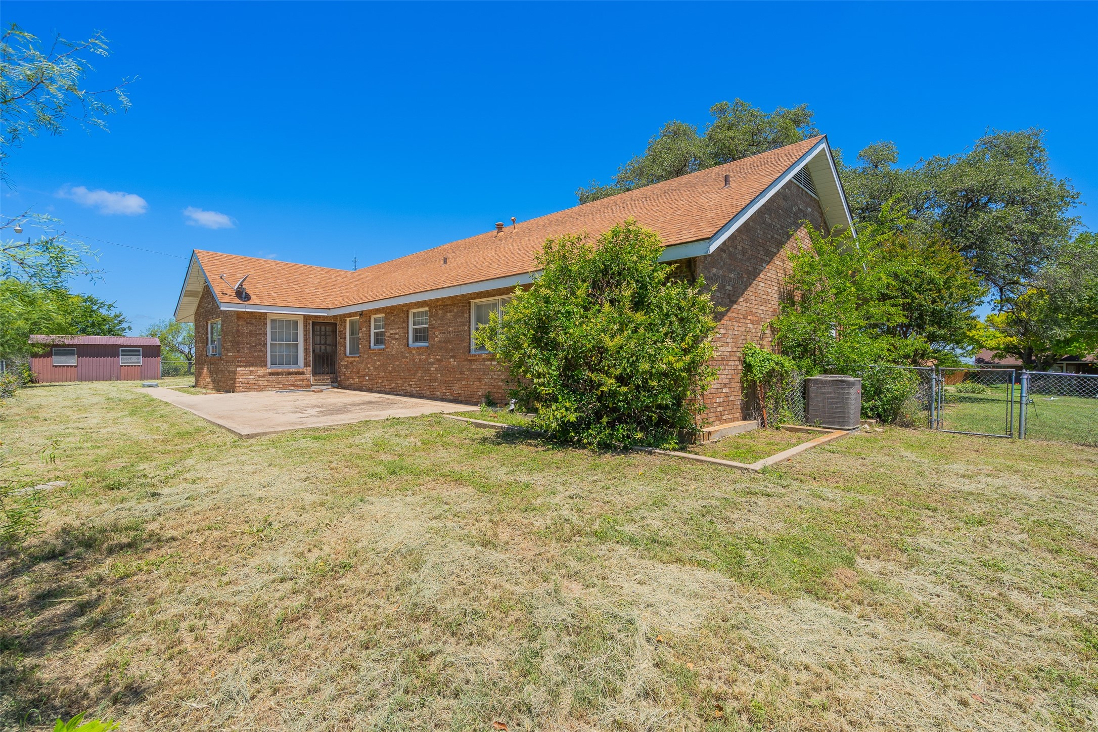 908 W Barnes Avenue Comanche TX 76442