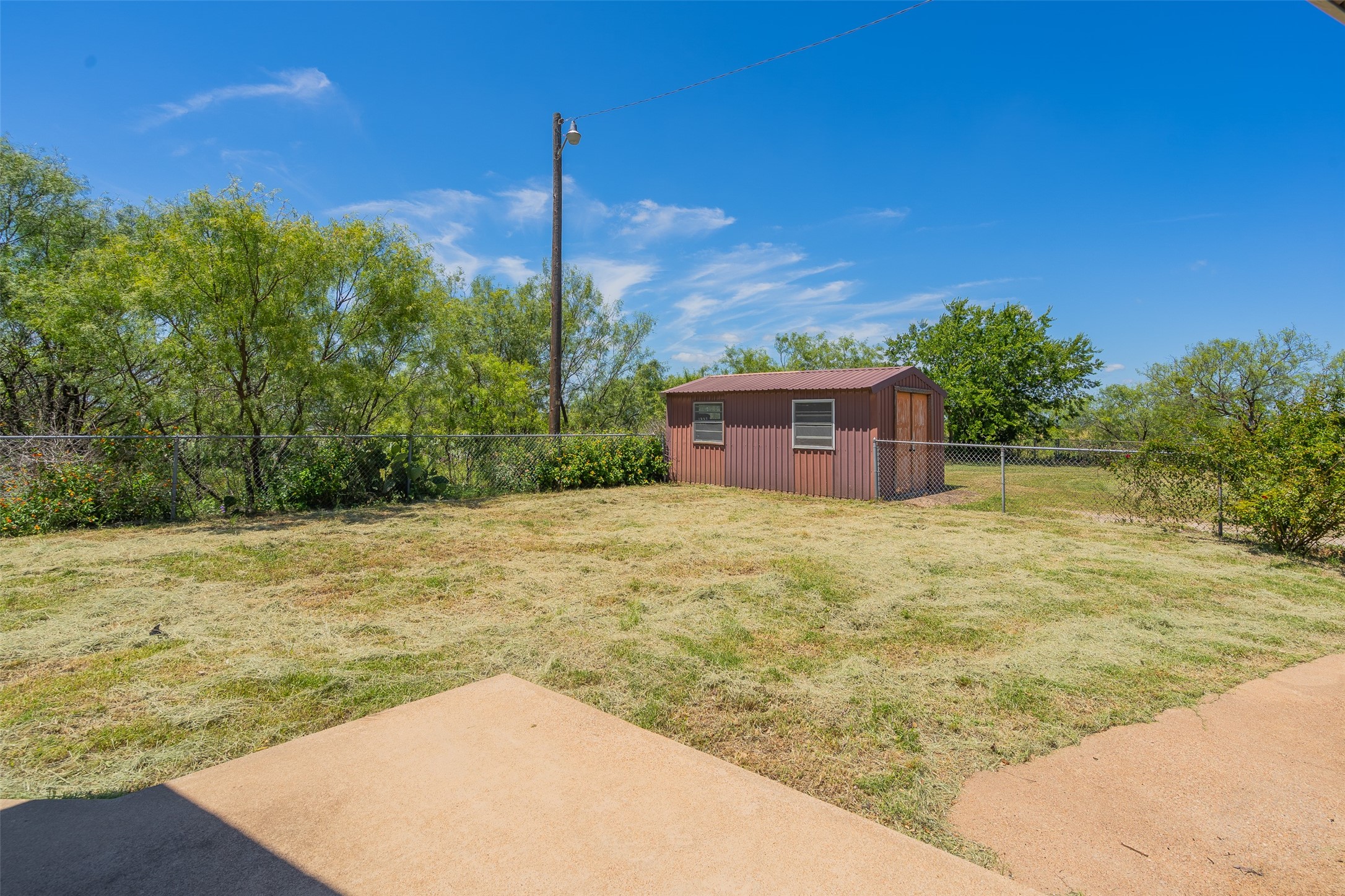 908 W Barnes Avenue Comanche TX 76442