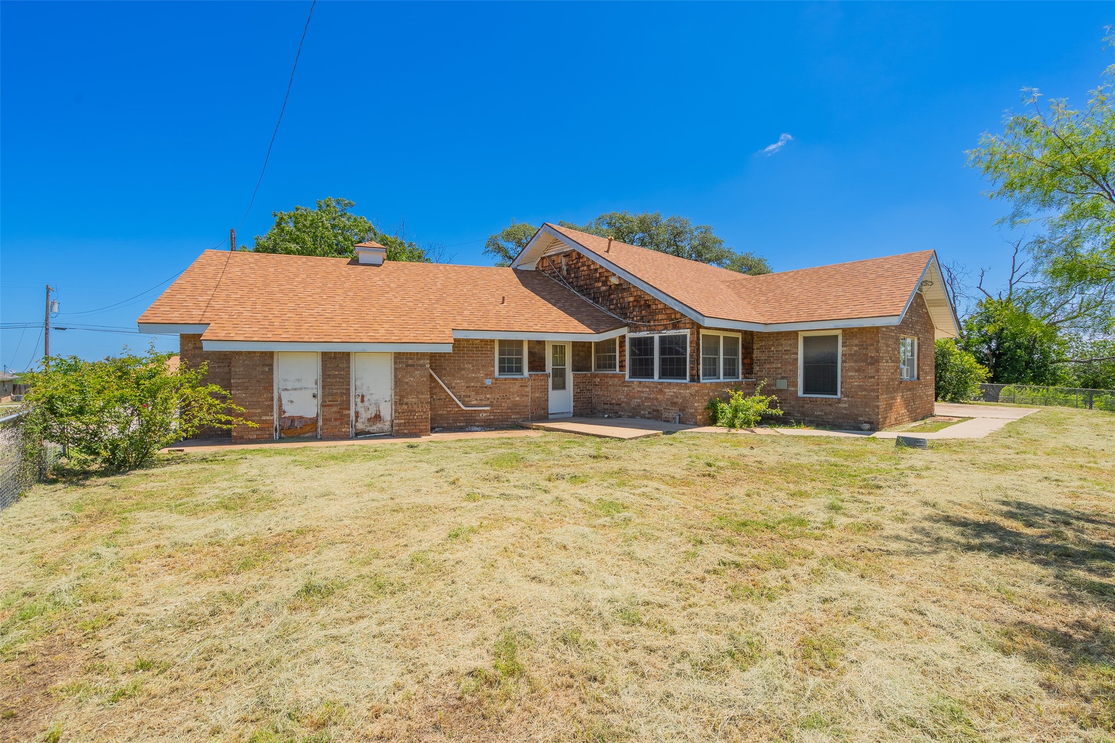 908 W Barnes Avenue Comanche TX 76442