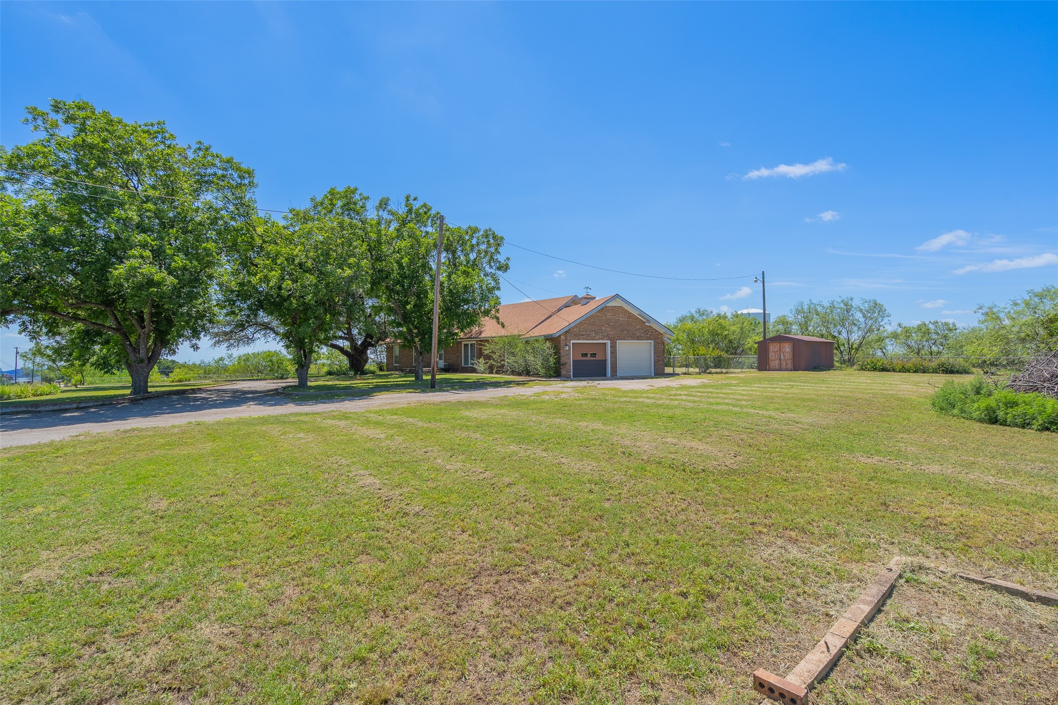 908 W Barnes Avenue Comanche TX 76442