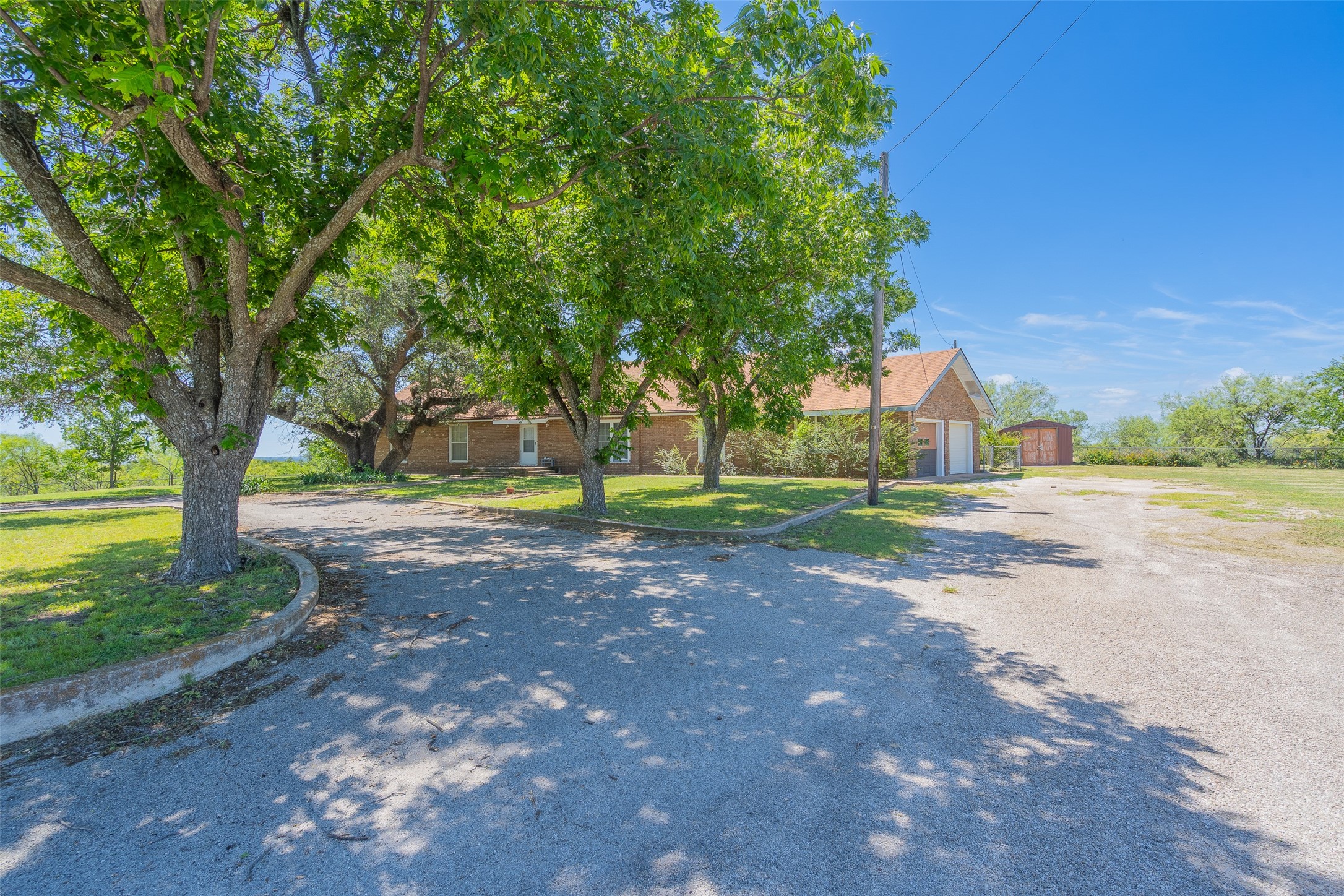 908 W Barnes Avenue Comanche TX 76442