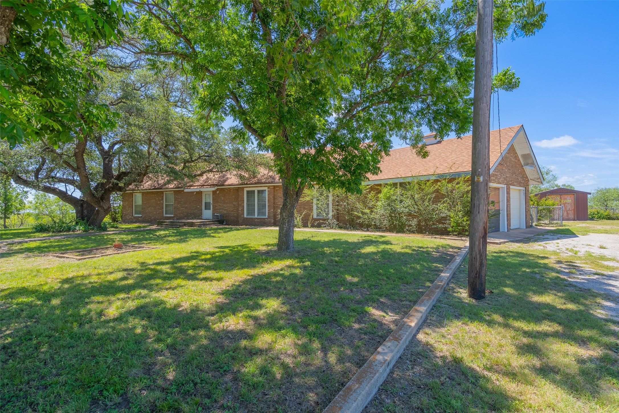 908 W Barnes Avenue Comanche TX 76442