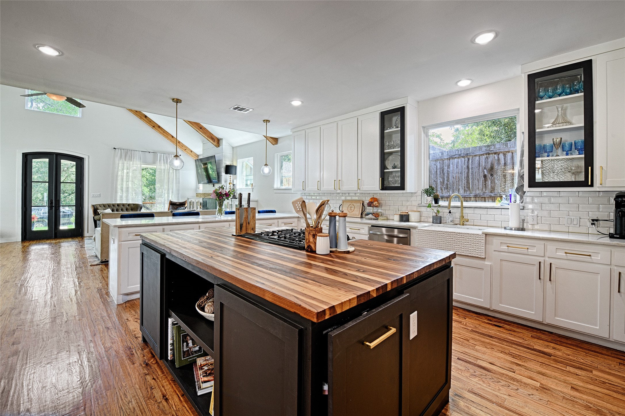 1323 Lansford Avenue Dallas TX 75224