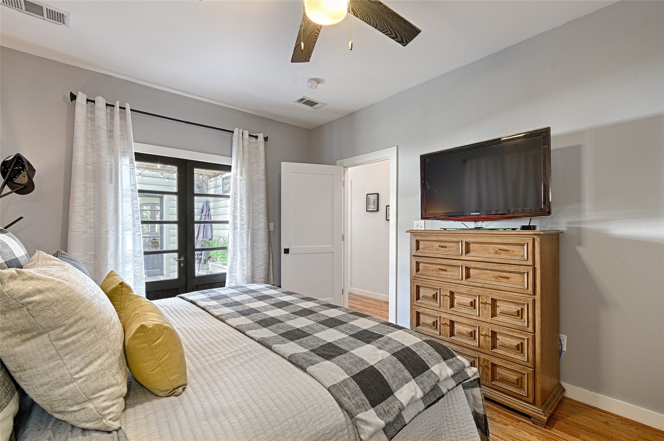 1323 Lansford Avenue Dallas TX 75224