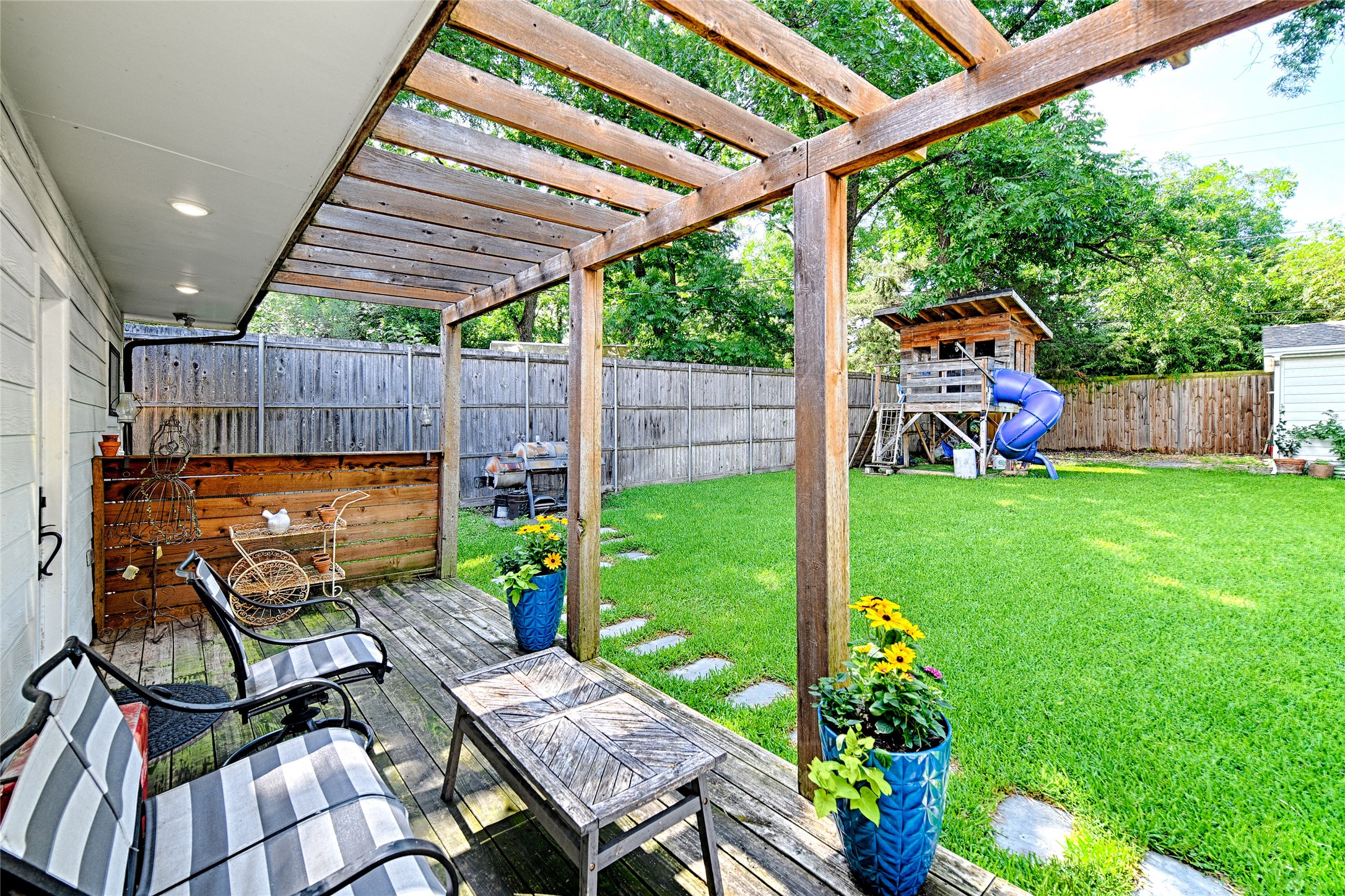 1323 Lansford Avenue Dallas TX 75224