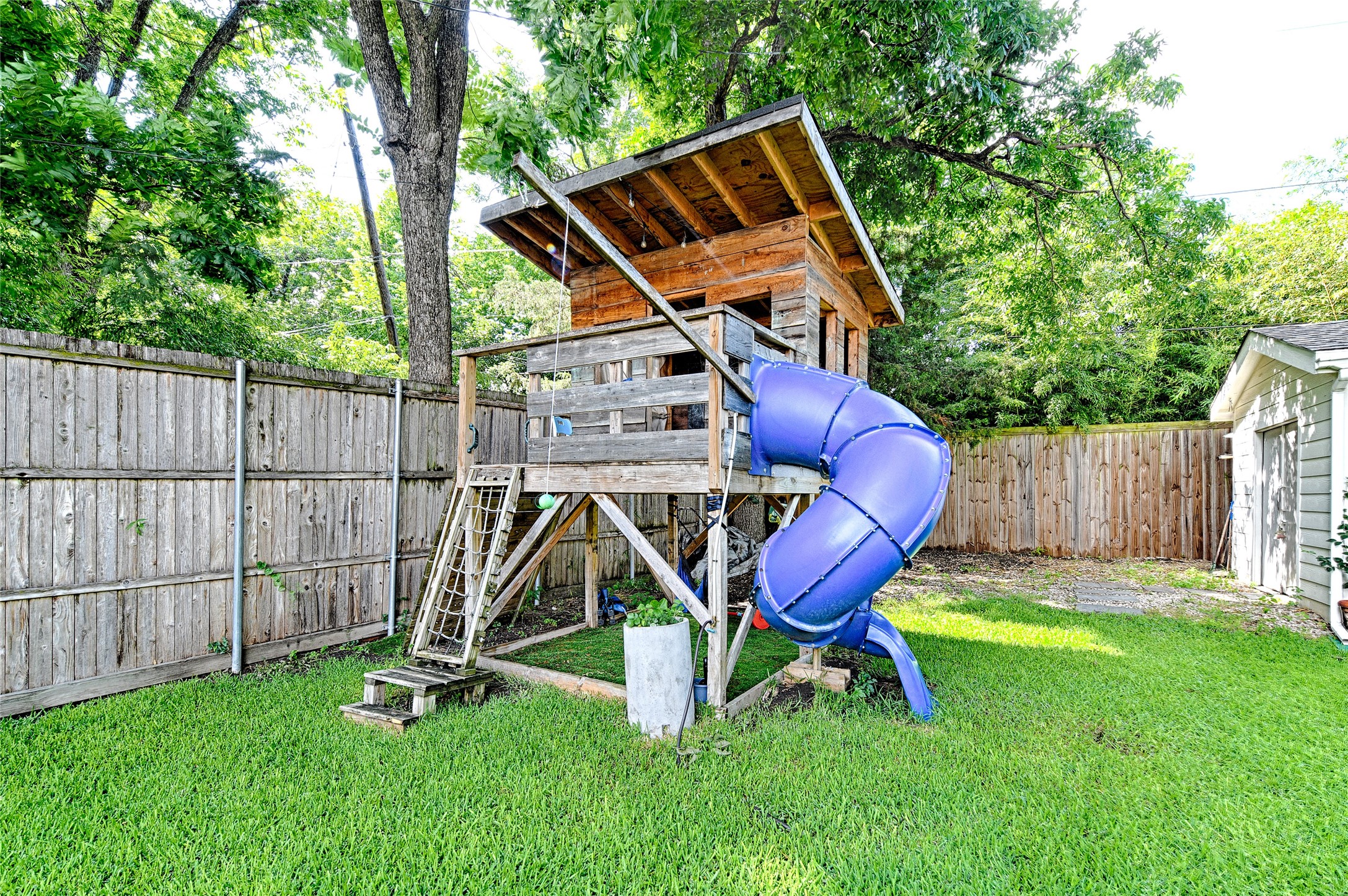 1323 Lansford Avenue Dallas TX 75224