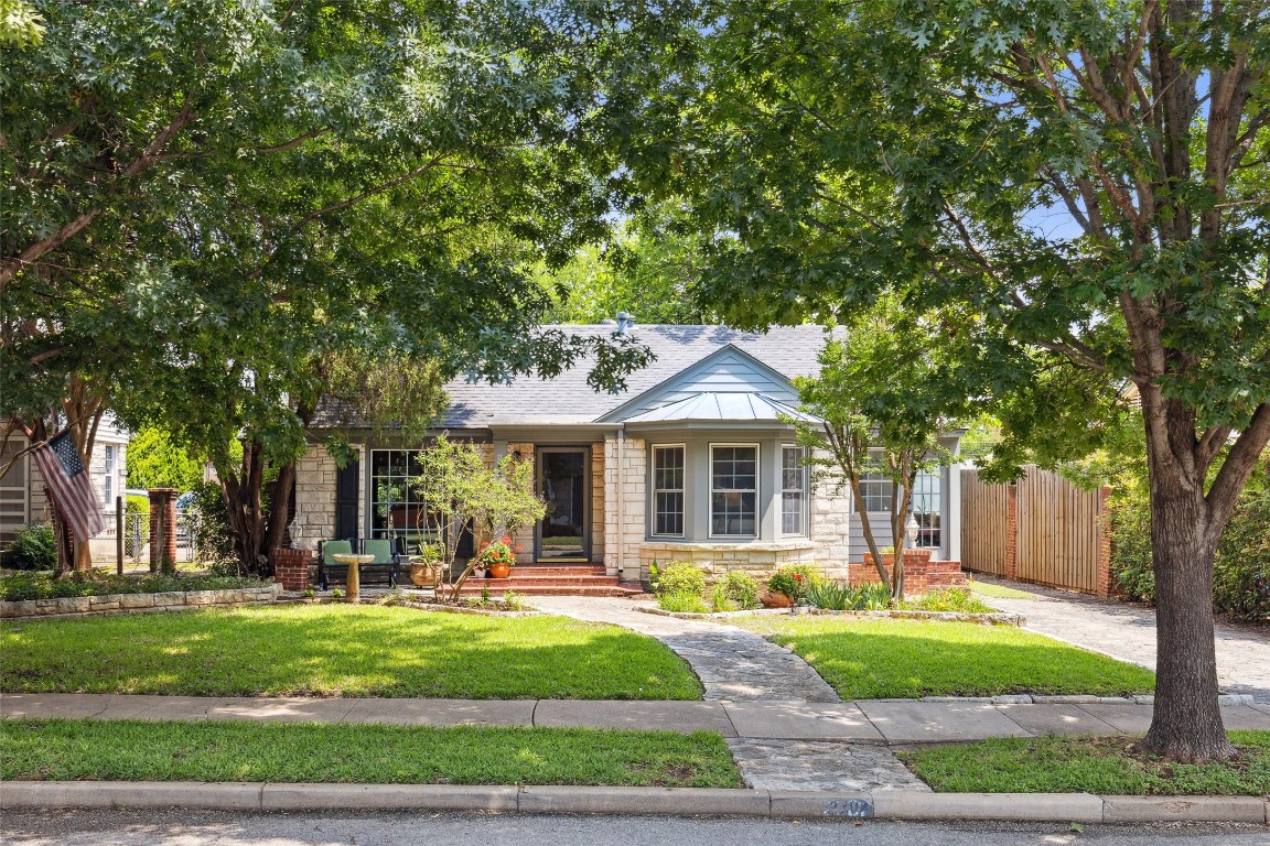 2207 Barberry Drive Dallas TX 75211