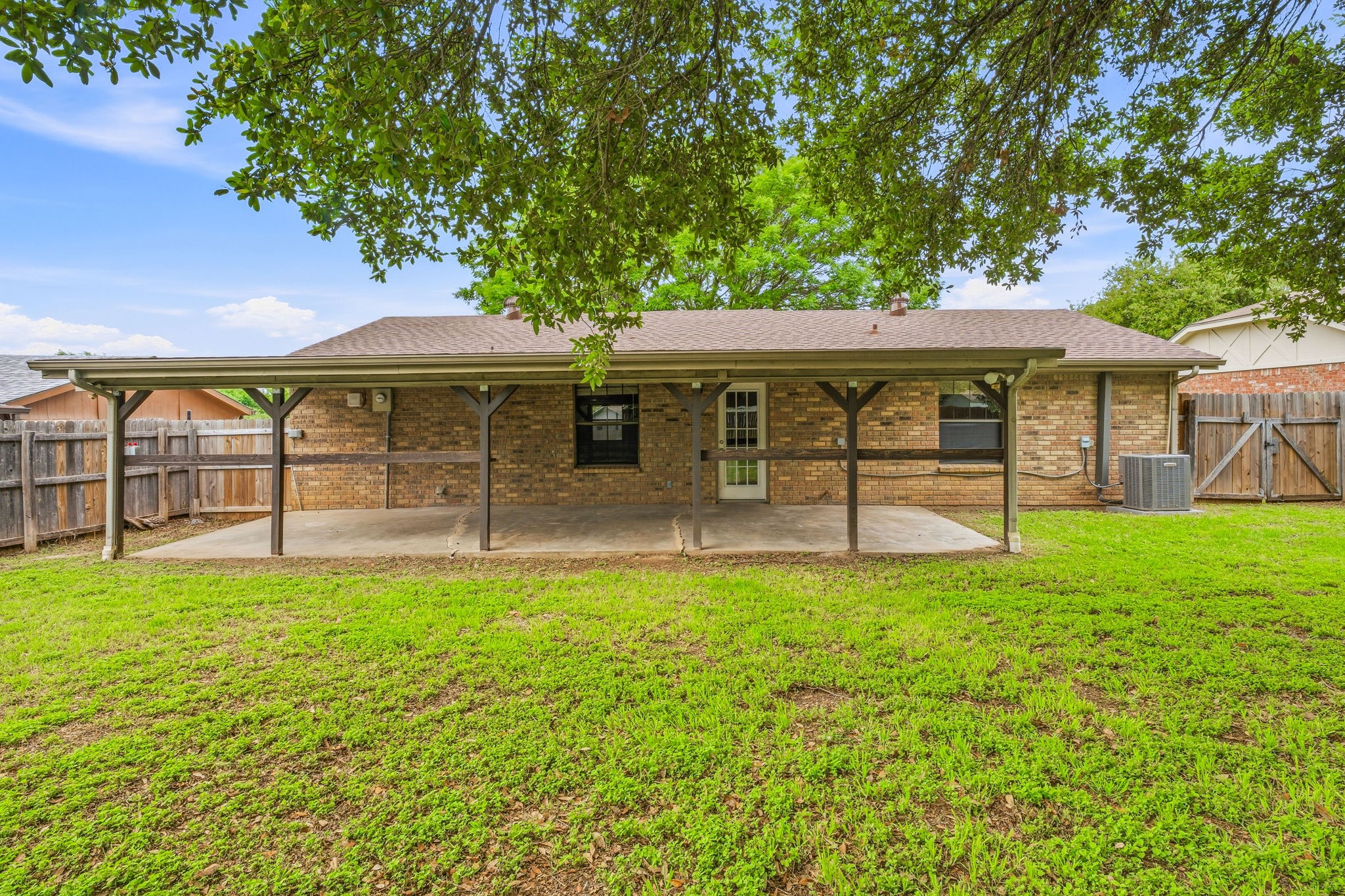 1414 W Torrey Street Granbury TX 76048