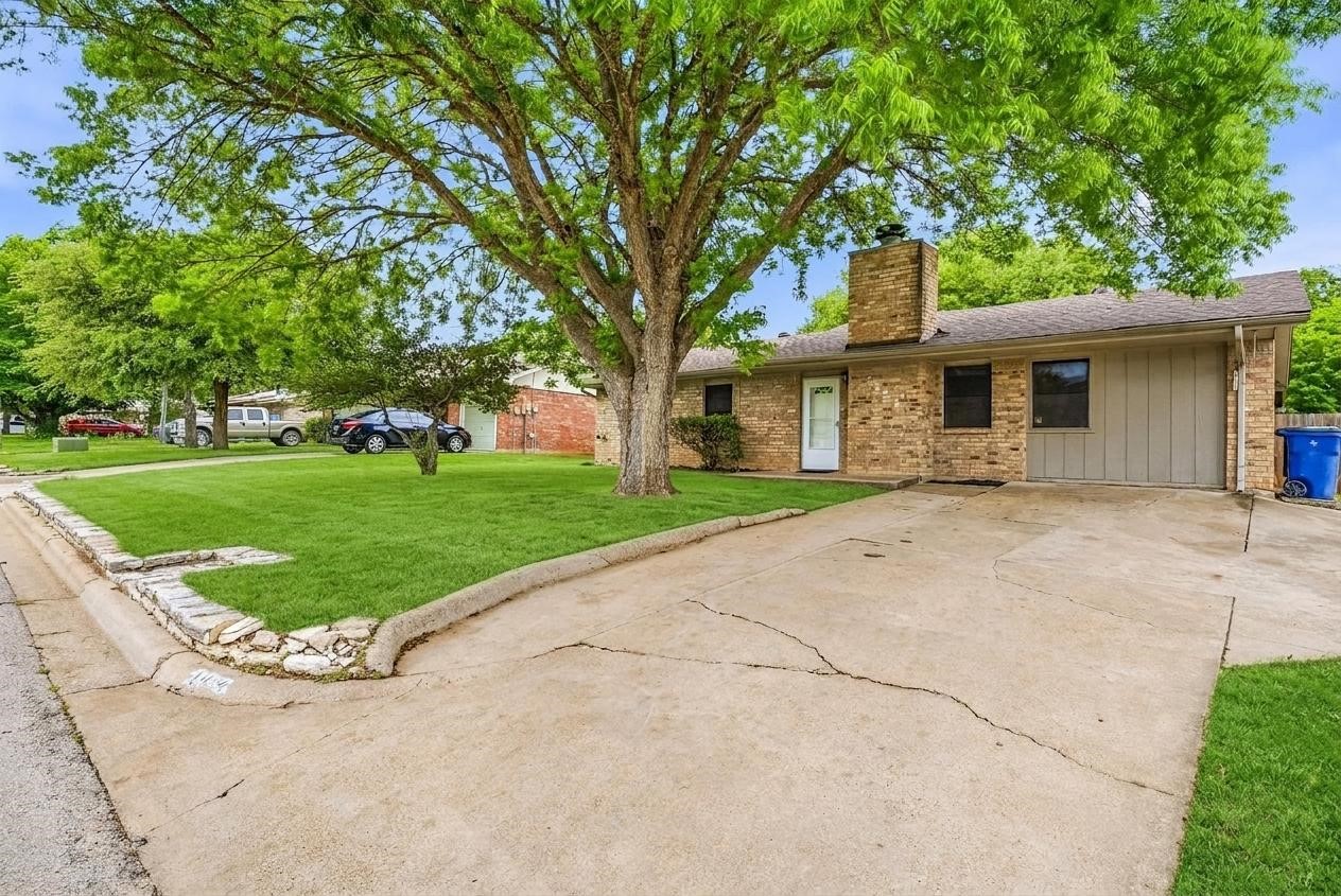 1414 W Torrey Street Granbury TX 76048