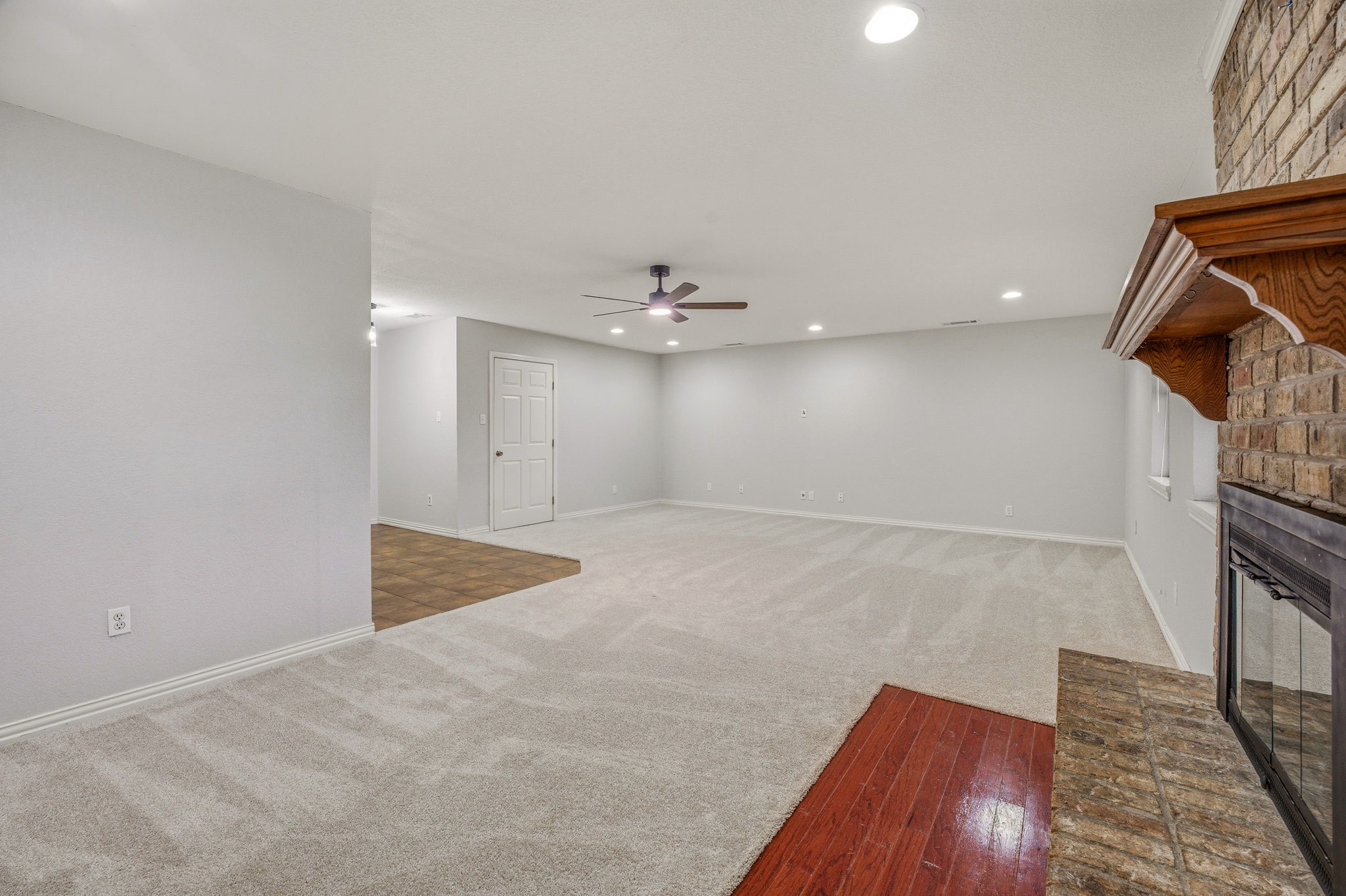 1414 W Torrey Street Granbury TX 76048