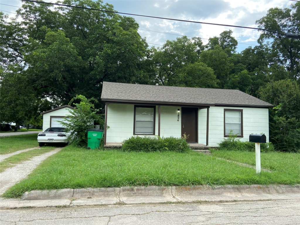 1824 Throckmorton Street Gainesville TX 76240