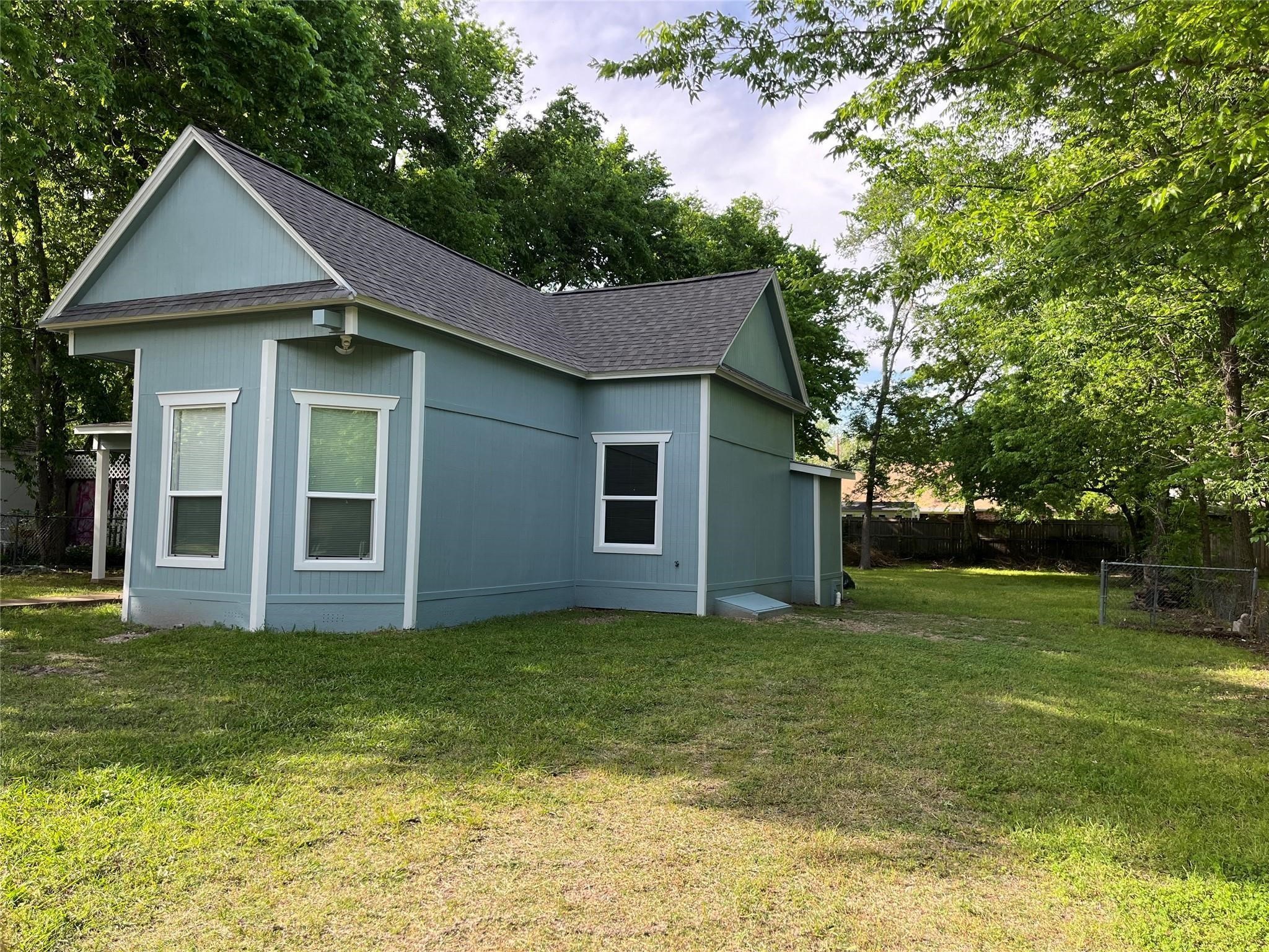 621 E 8th Street Bonham TX 75418