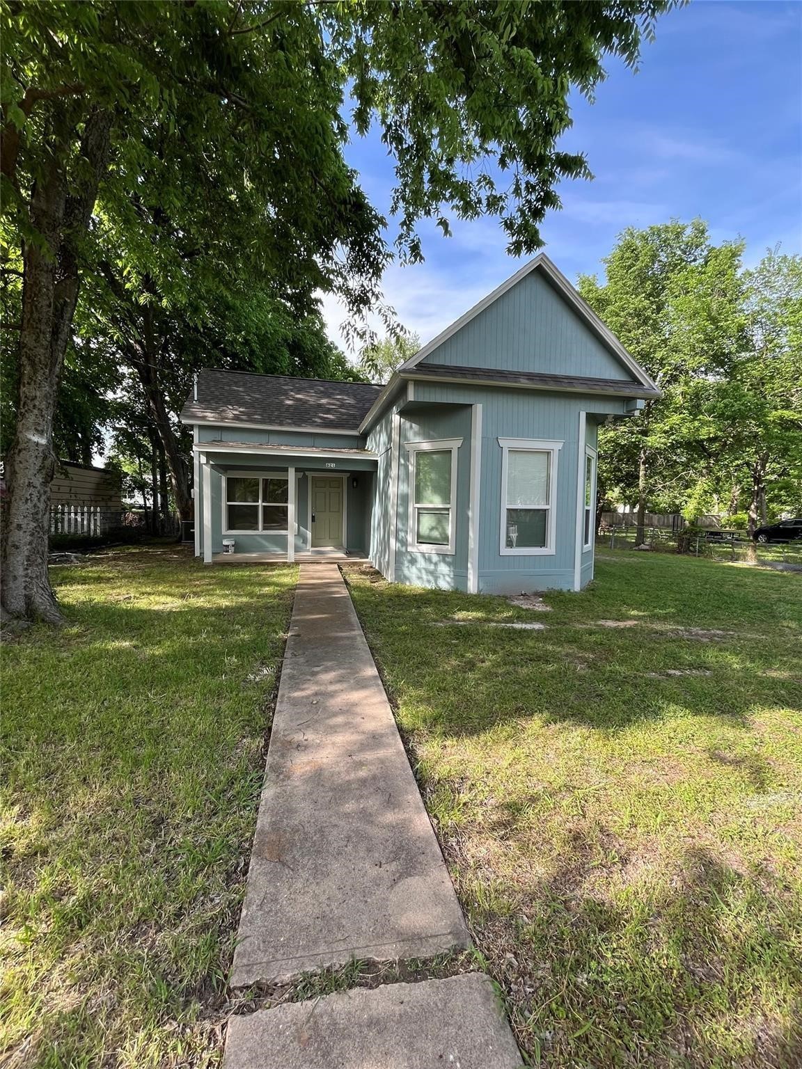 621 E 8th Street Bonham TX 75418