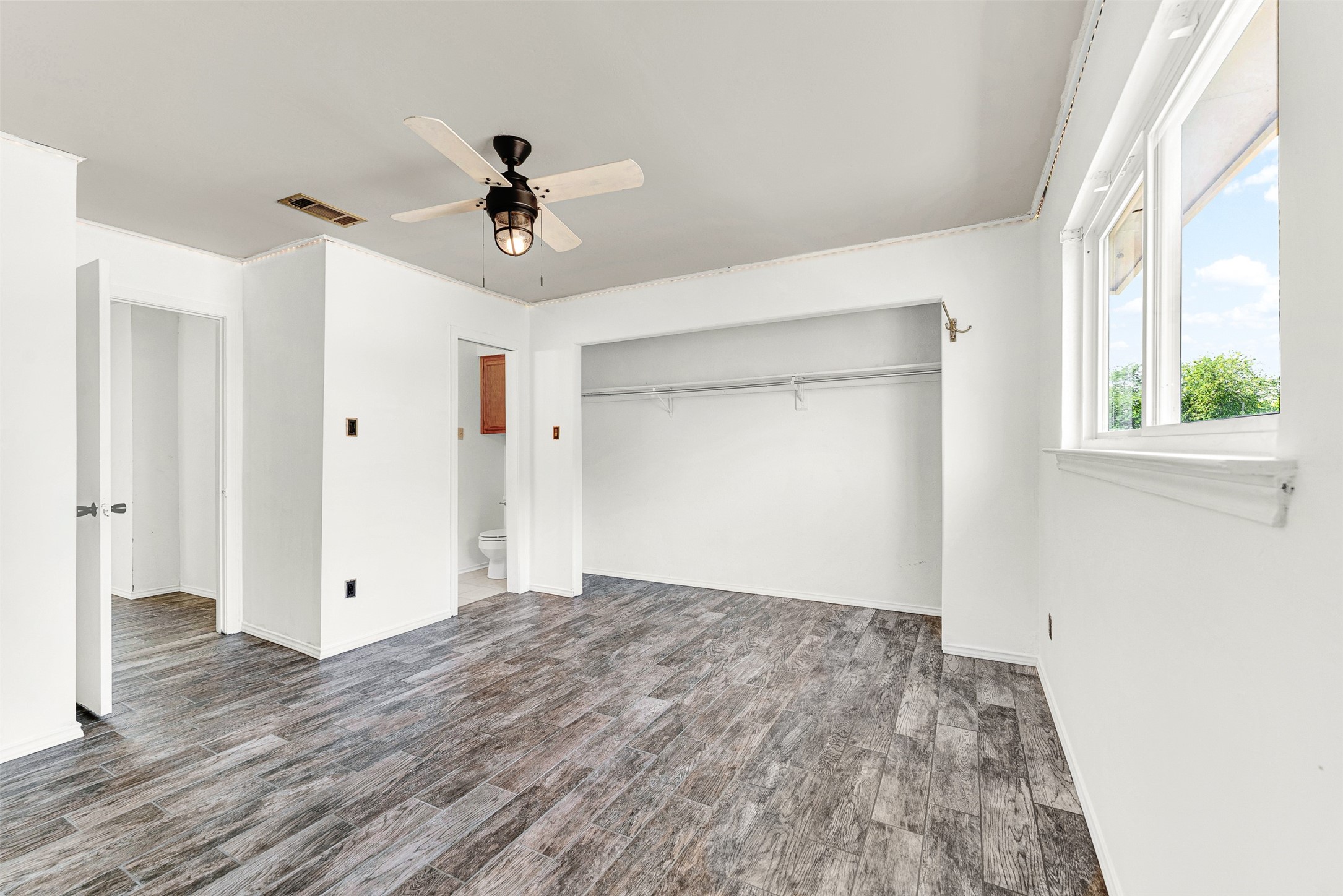 1013 Wakefield Drive Garland TX 75040