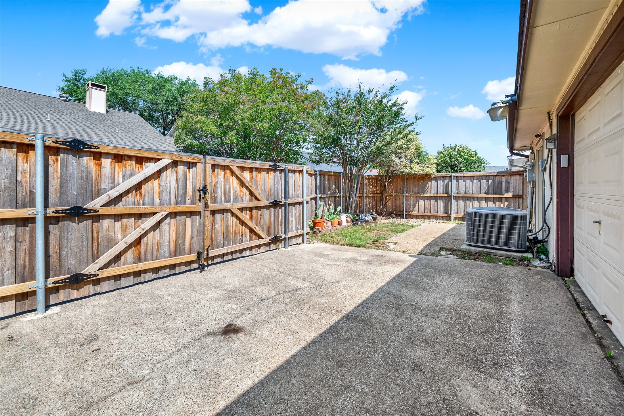 1013 Wakefield Drive Garland TX 75040
