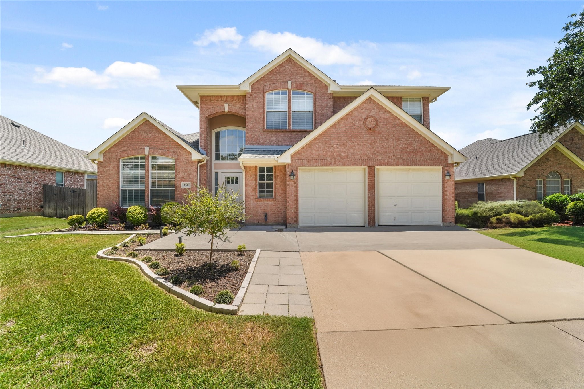 627 Gwyndellons Lane Grand Prairie TX 75052