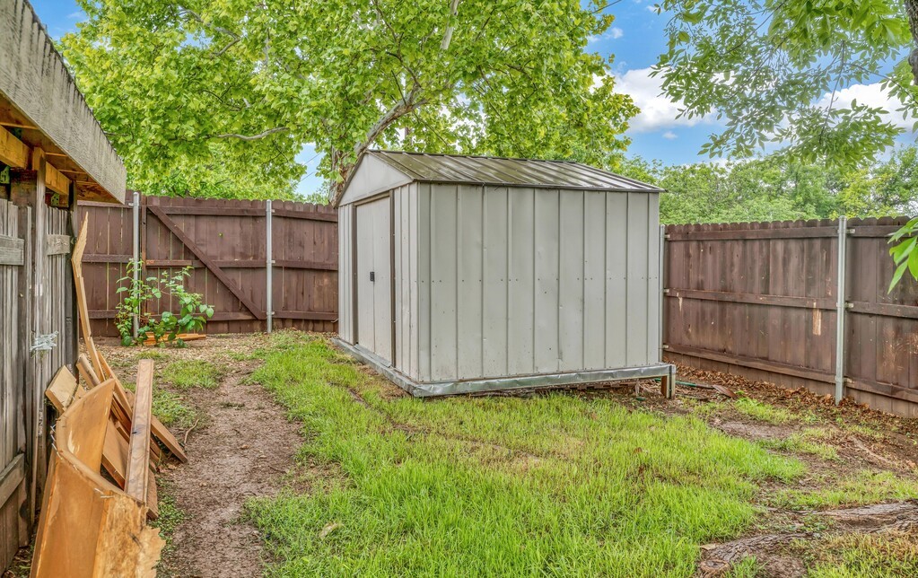 902 S Avenue L Clifton TX 76634