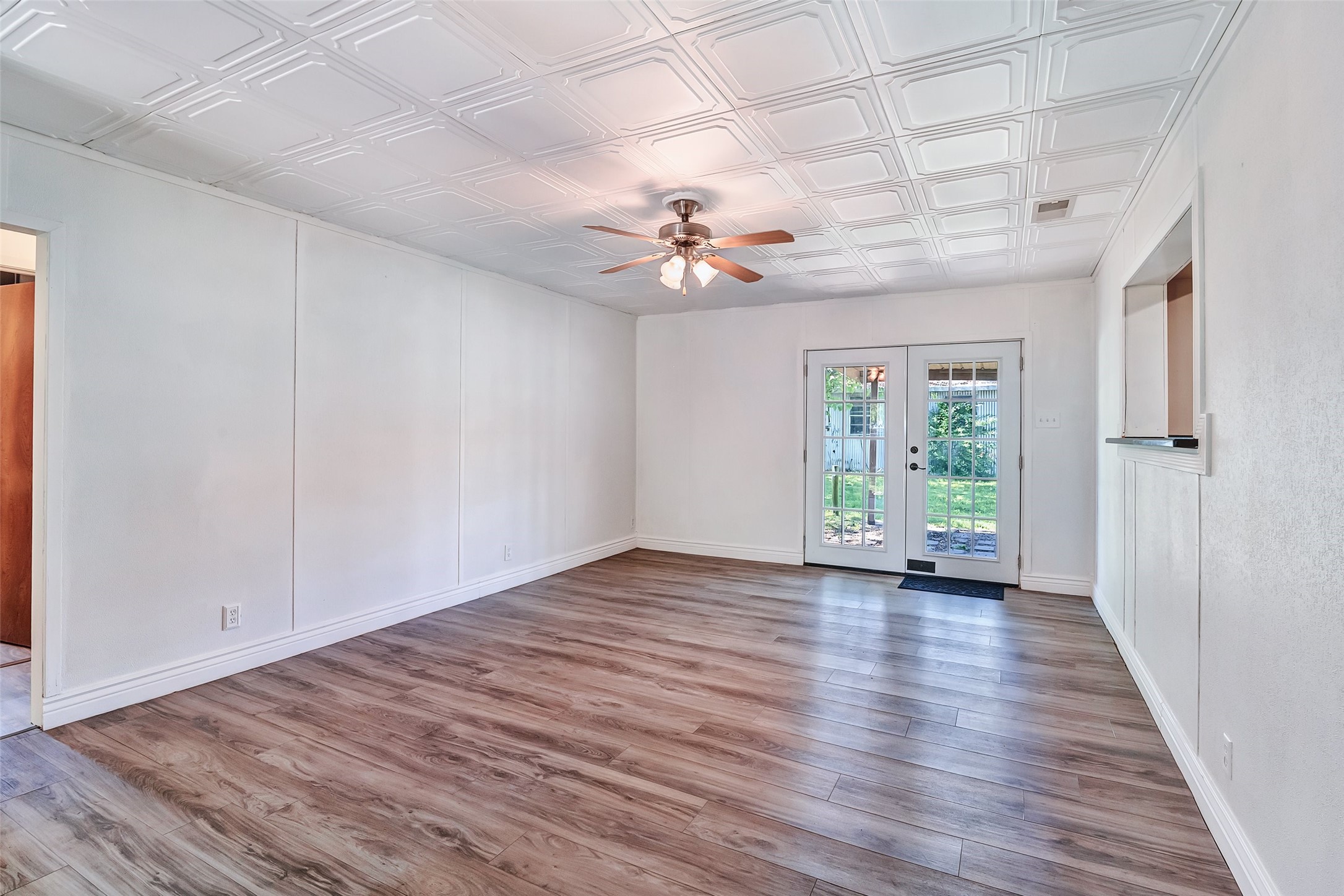 832 Cherry Street Wolfe City TX 75496