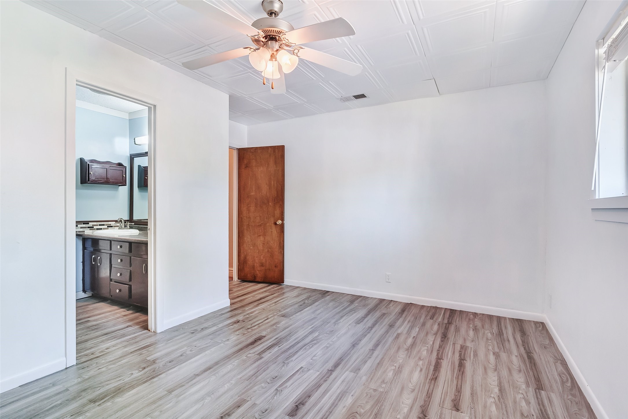 832 Cherry Street Wolfe City TX 75496