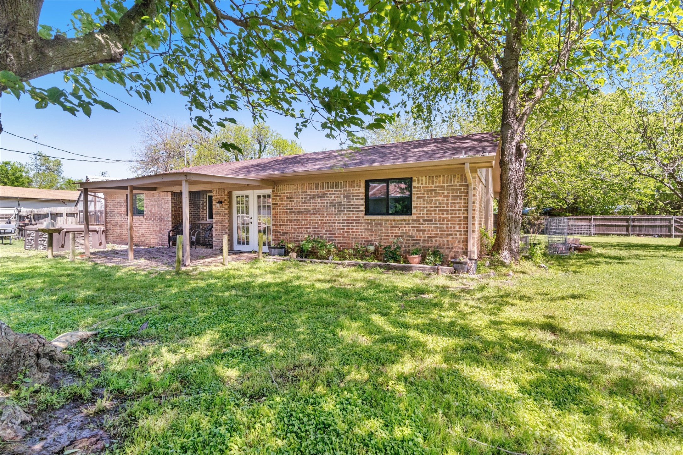 832 Cherry Street Wolfe City TX 75496