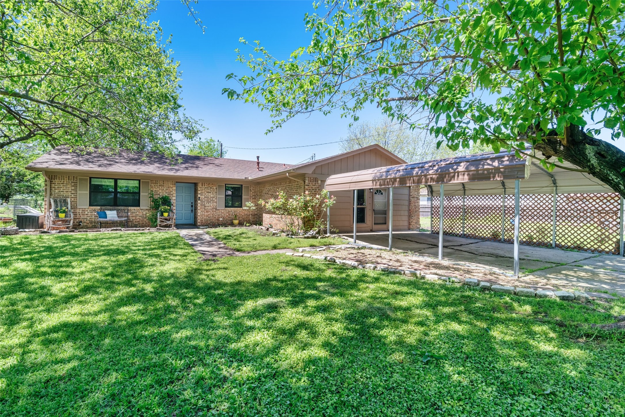832 Cherry Street Wolfe City TX 75496