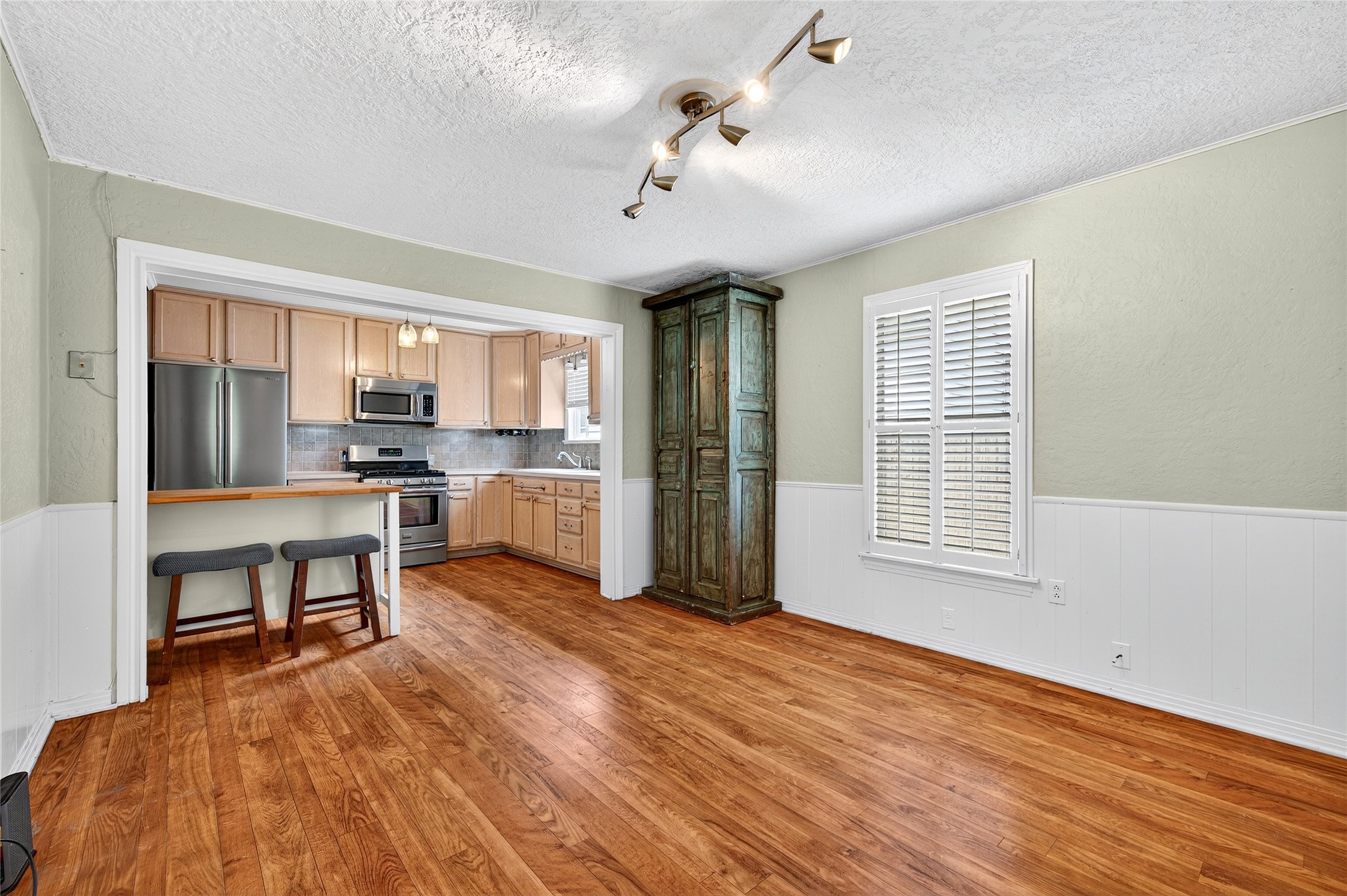 517 W Bullock Street Denison TX 75020