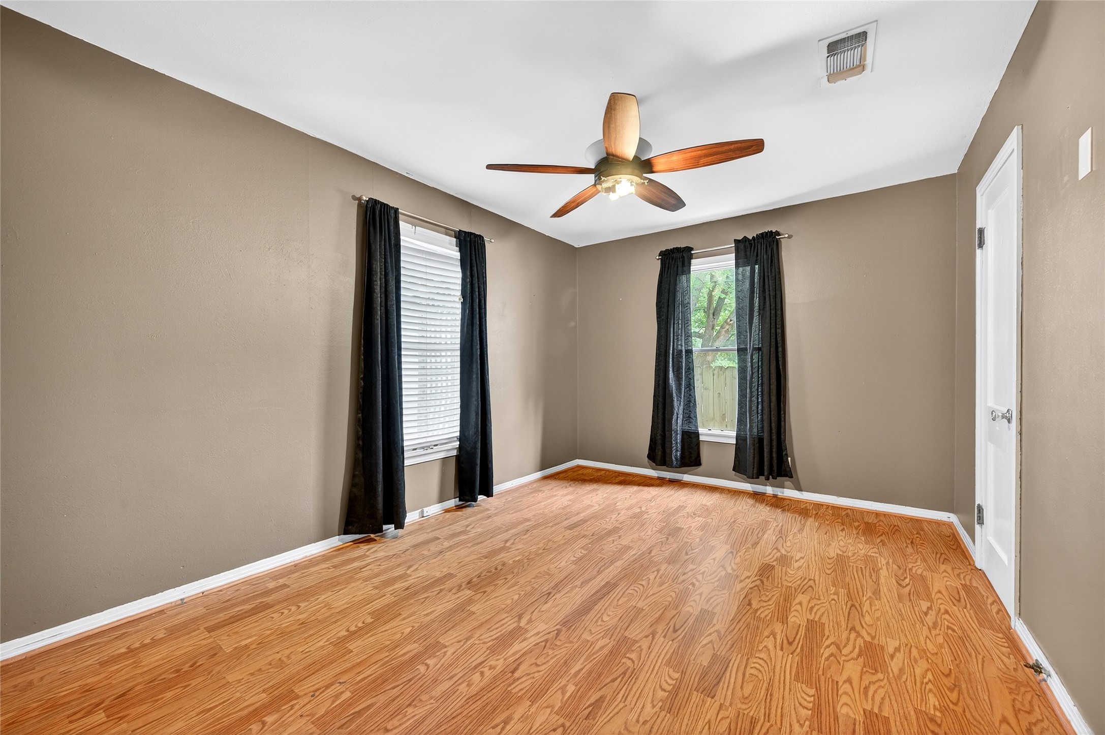 517 W Bullock Street Denison TX 75020