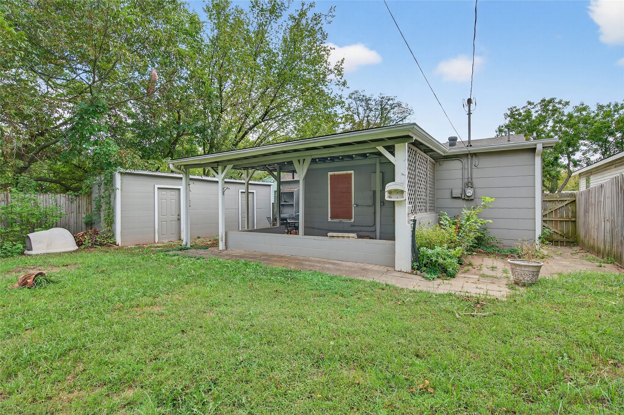 517 W Bullock Street Denison TX 75020