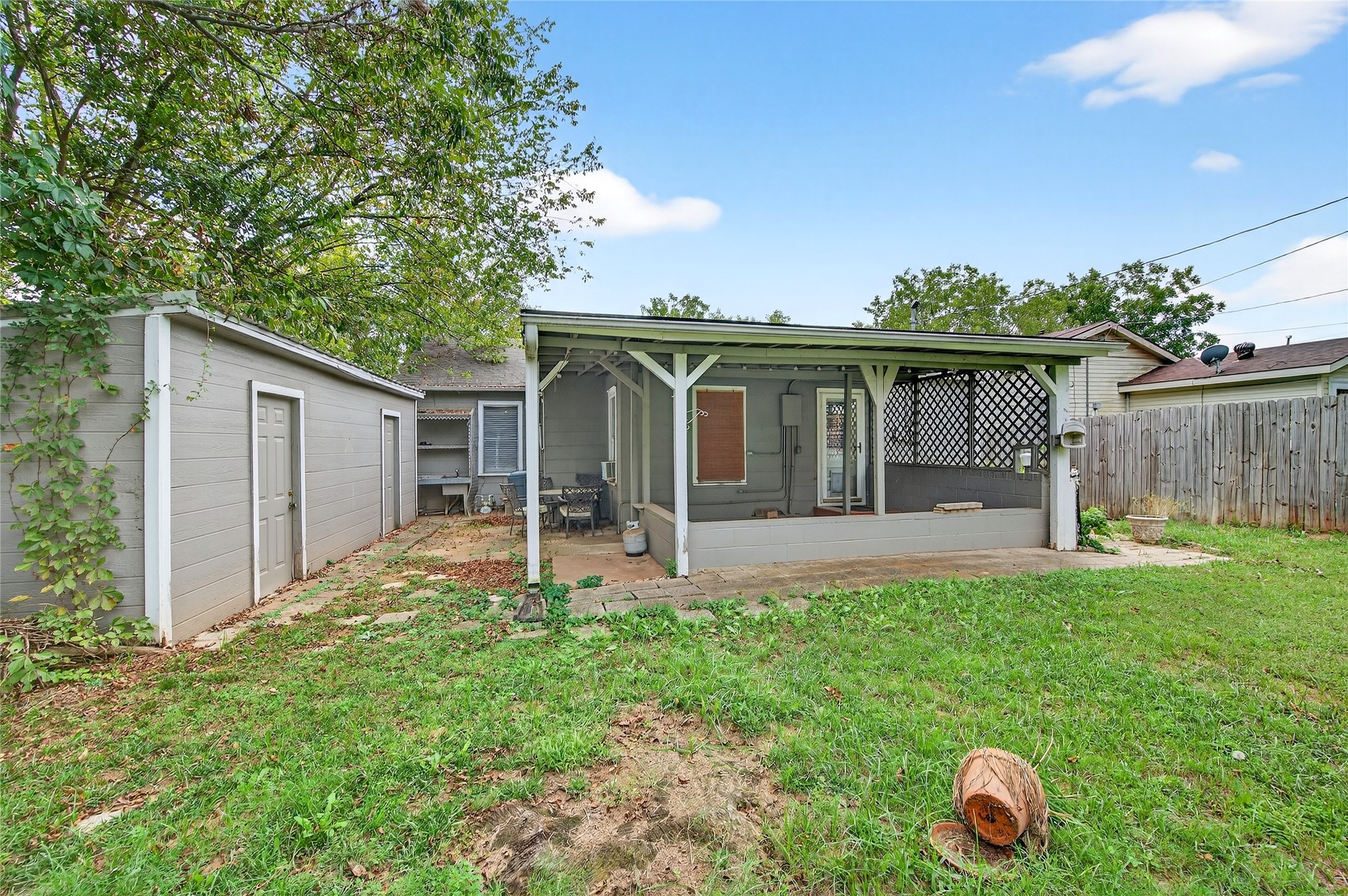 517 W Bullock Street Denison TX 75020