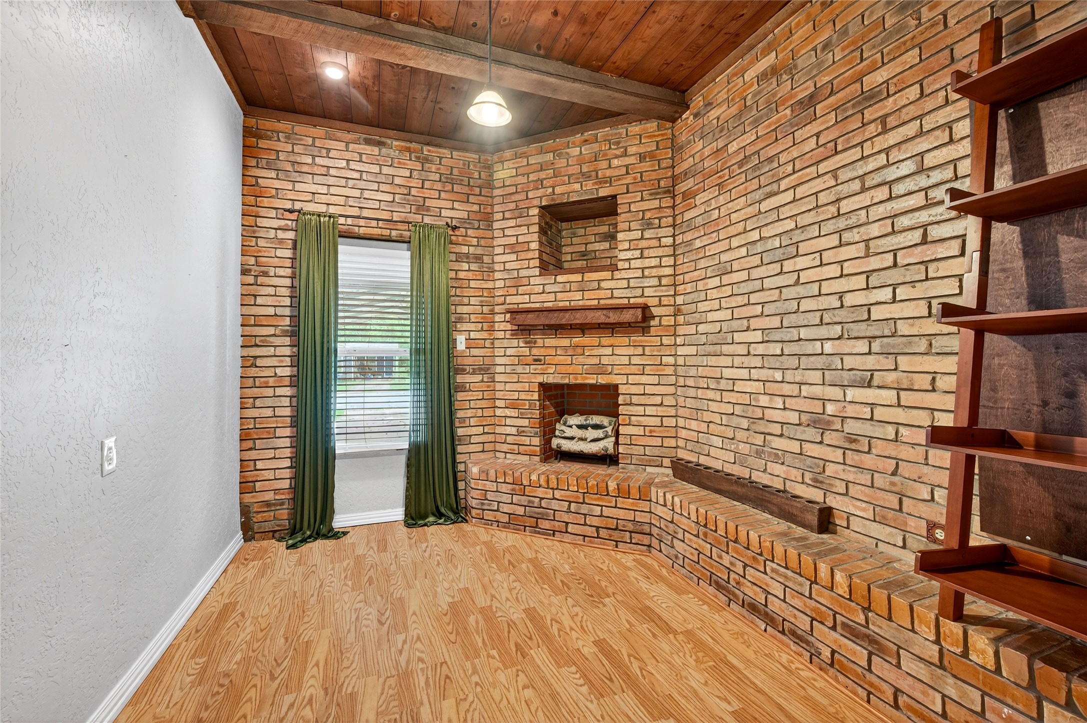 517 W Bullock Street Denison TX 75020