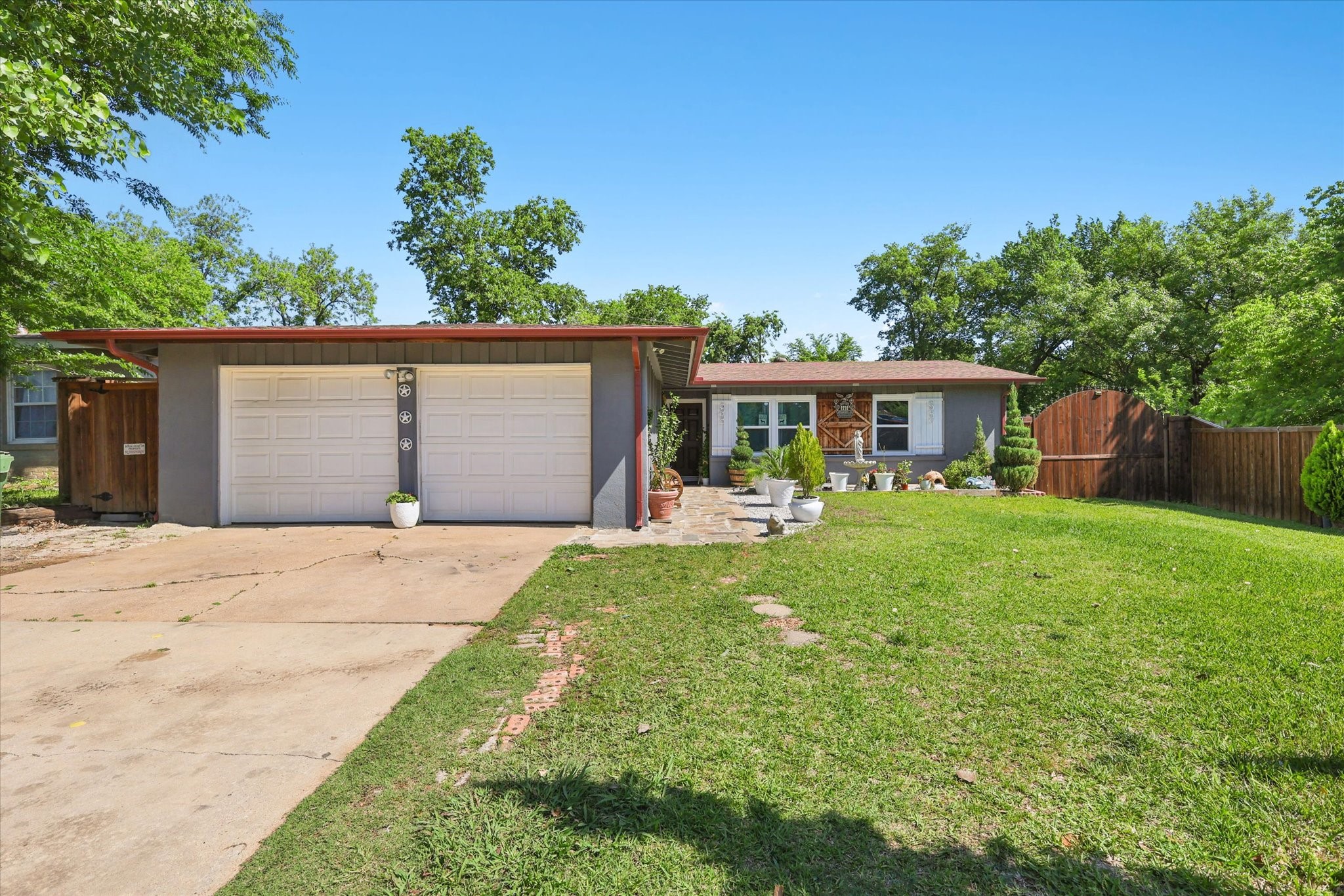 2219 Greenway Street Arlington TX 76010