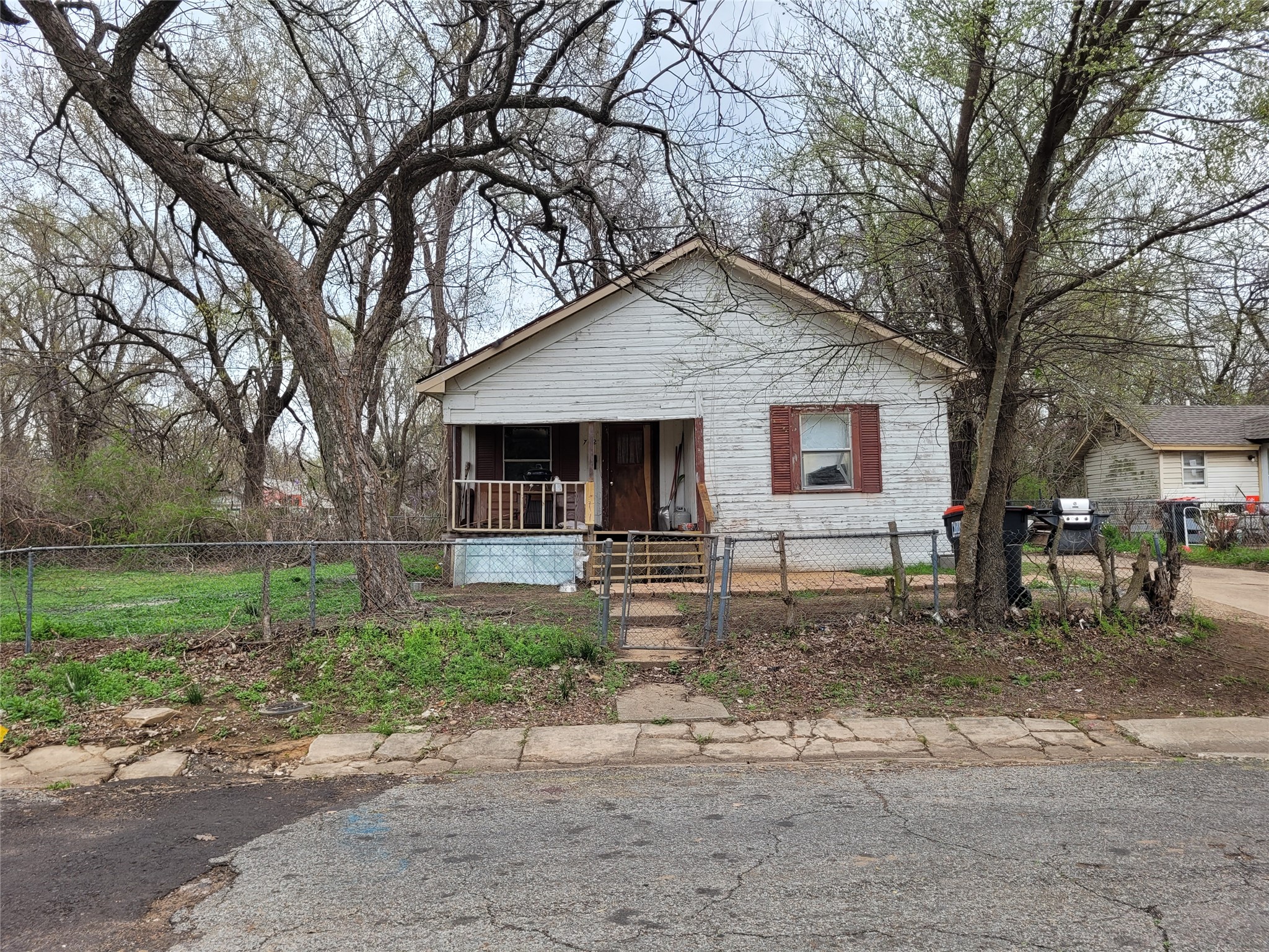 726 NE 6th Paris TX 75460