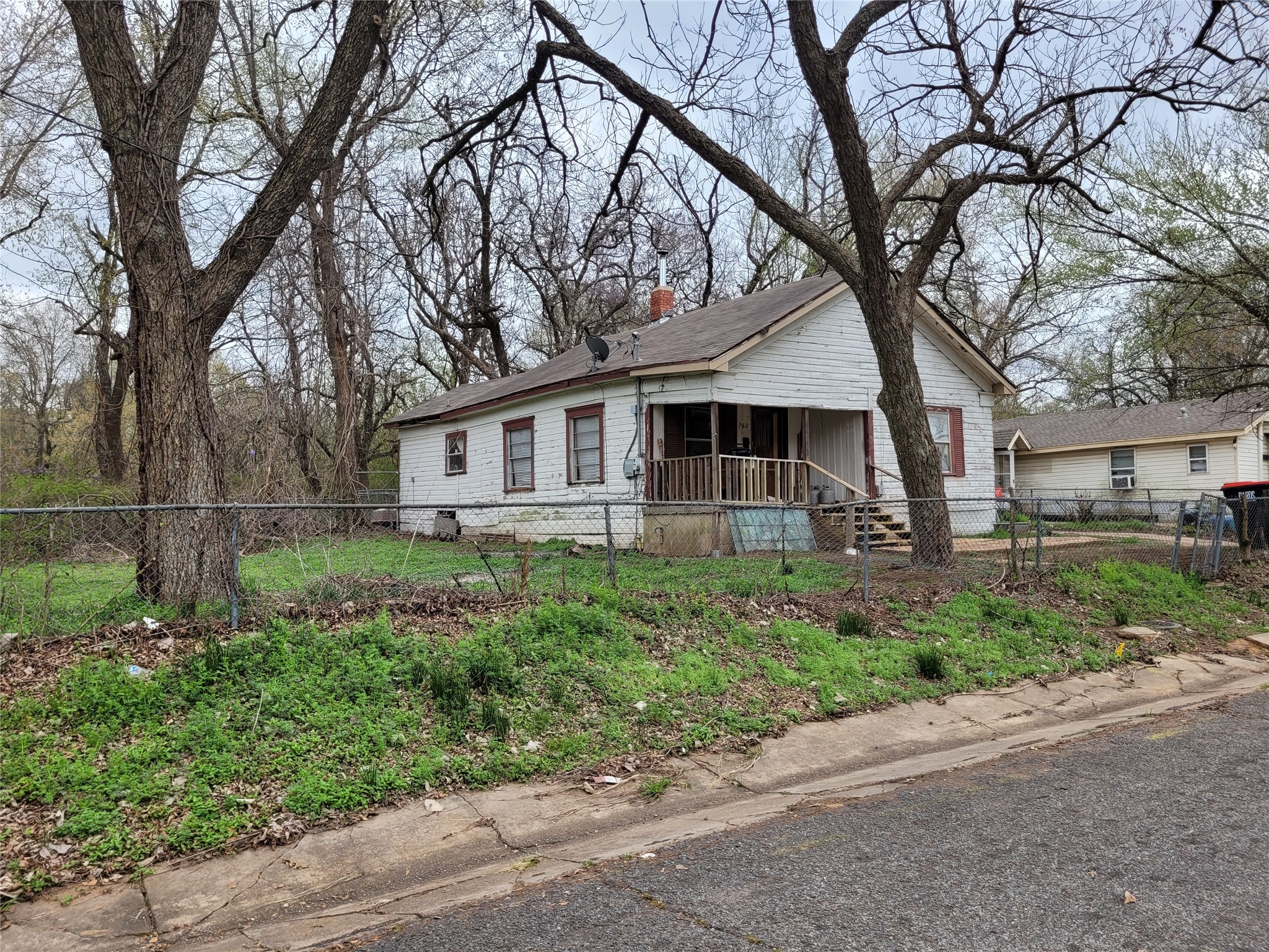 726 NE 6th Paris TX 75460