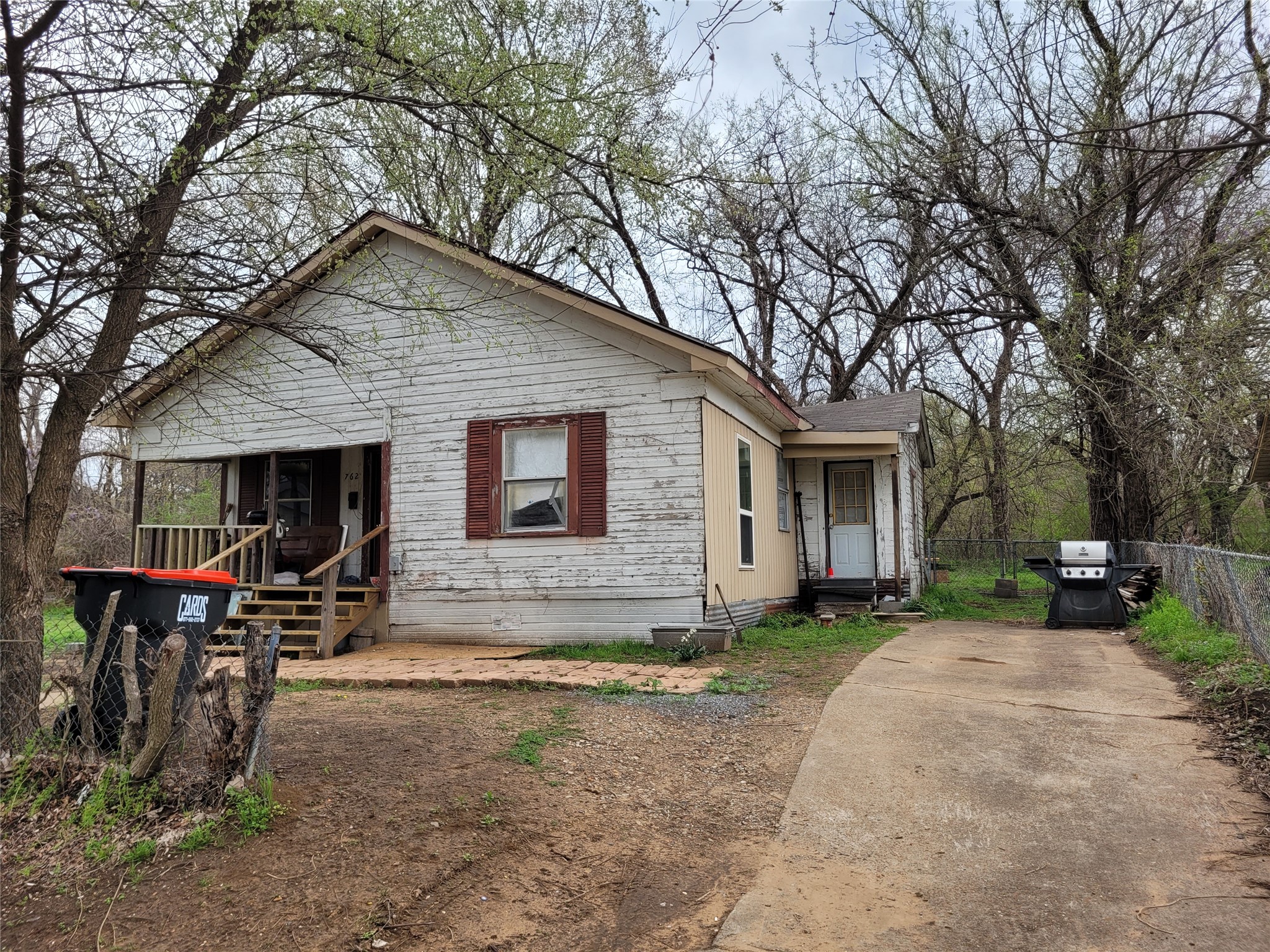 726 NE 6th Paris TX 75460