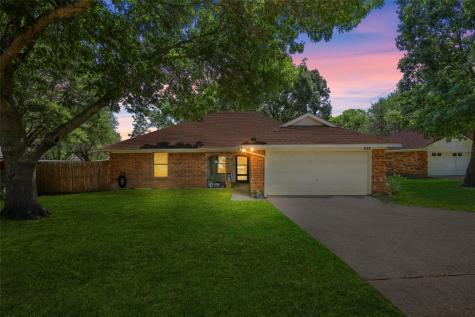 824 Forest Court Burleson TX 76028