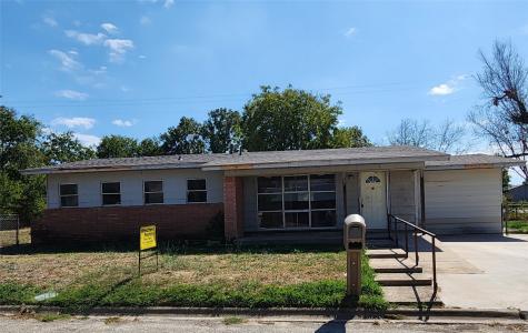1219 W College Street Jacksboro TX 76458