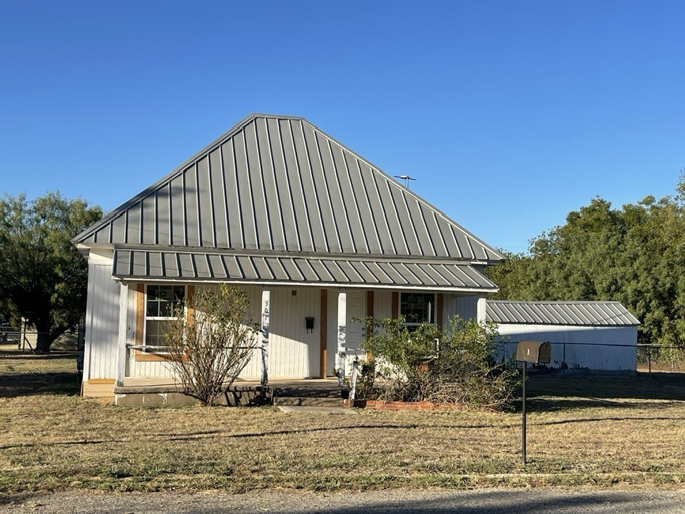 301 E 10th Street Coleman TX 76834