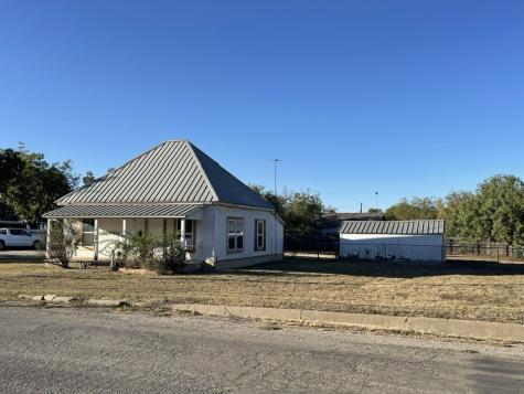 301 E 10th Street Coleman TX 76834