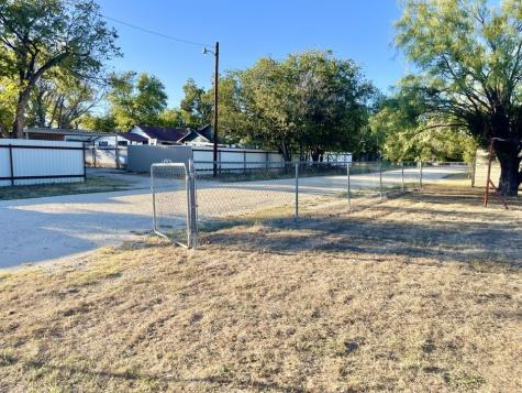 301 E 10th Street Coleman TX 76834