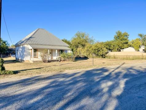 301 E 10th Street Coleman TX 76834