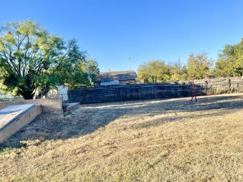 301 E 10th Street Coleman TX 76834